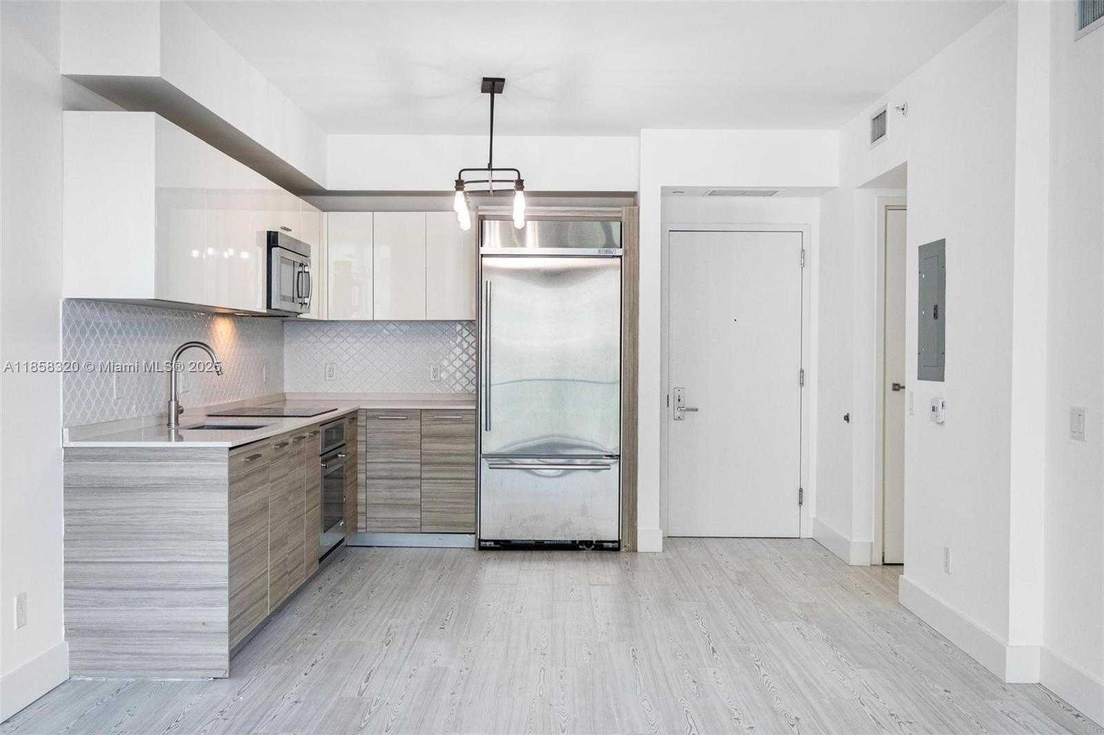 Small Image of 1300 BRICKELL BAY DR #704, Miami Number 18