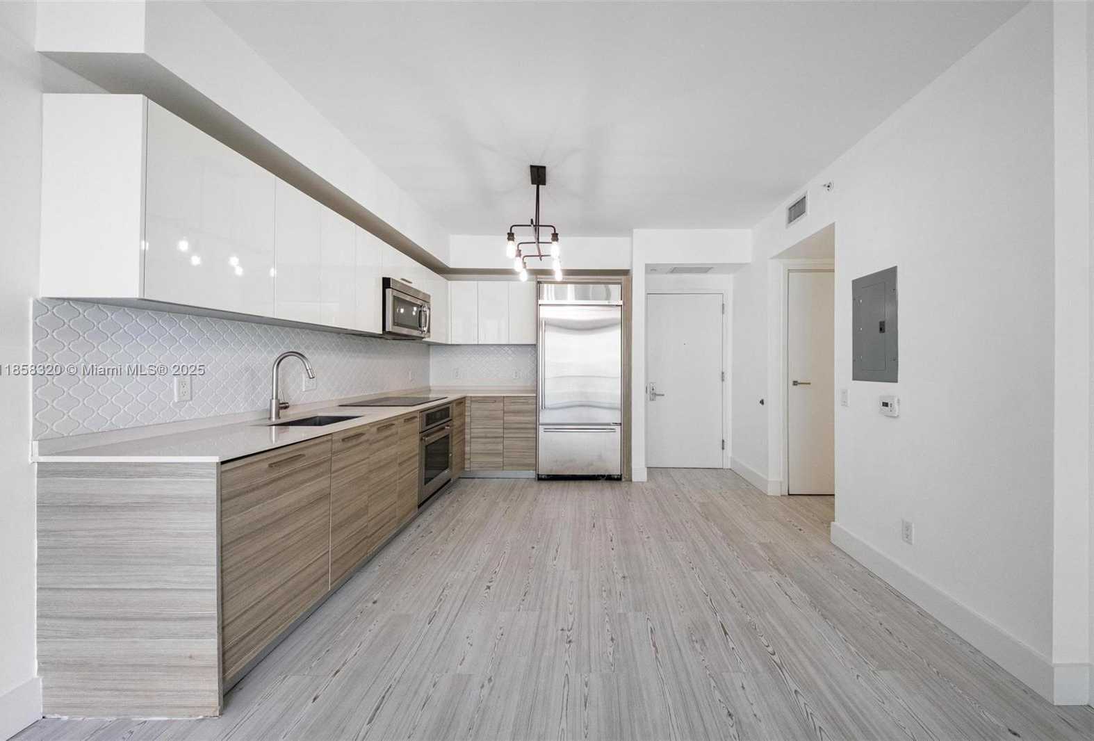 Small Image of 1300 BRICKELL BAY DR #704, Miami Number 6