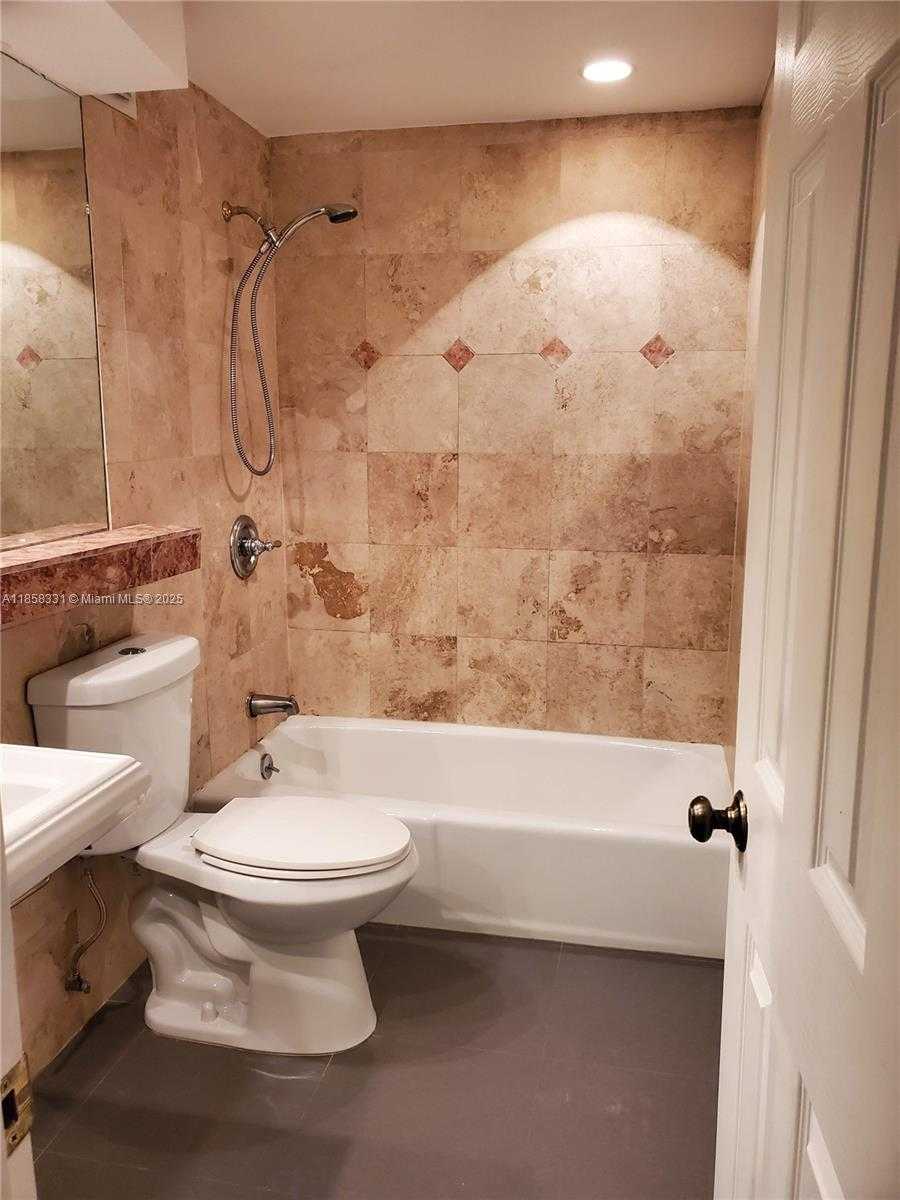 Small Image of 400 KINGS POINT DR #421, Sunny Isles Beach Number 10