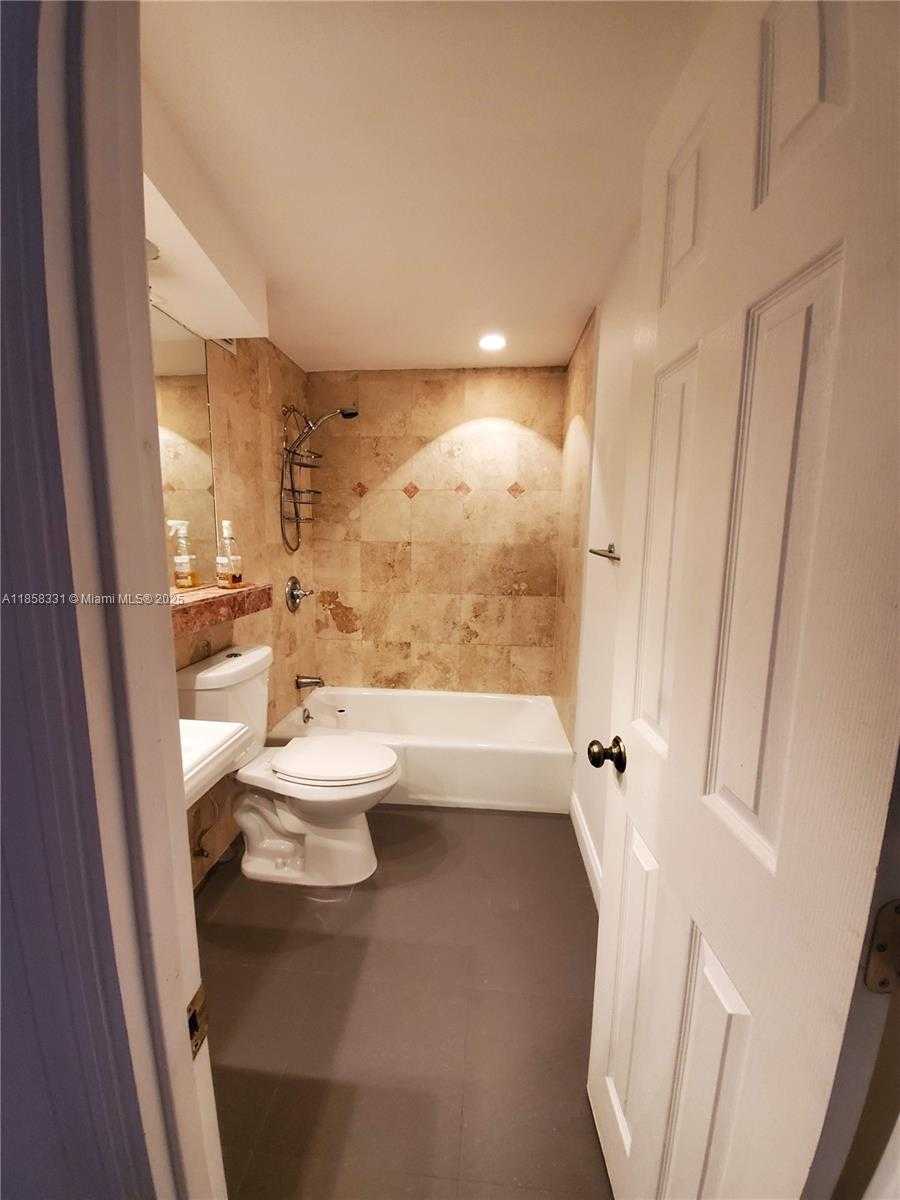Small Image of 400 KINGS POINT DR #421, Sunny Isles Beach Number 11