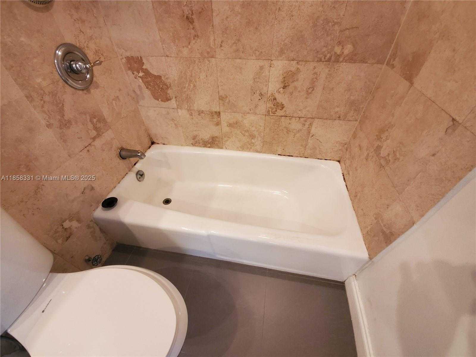 Small Image of 400 KINGS POINT DR #421, Sunny Isles Beach Number 12