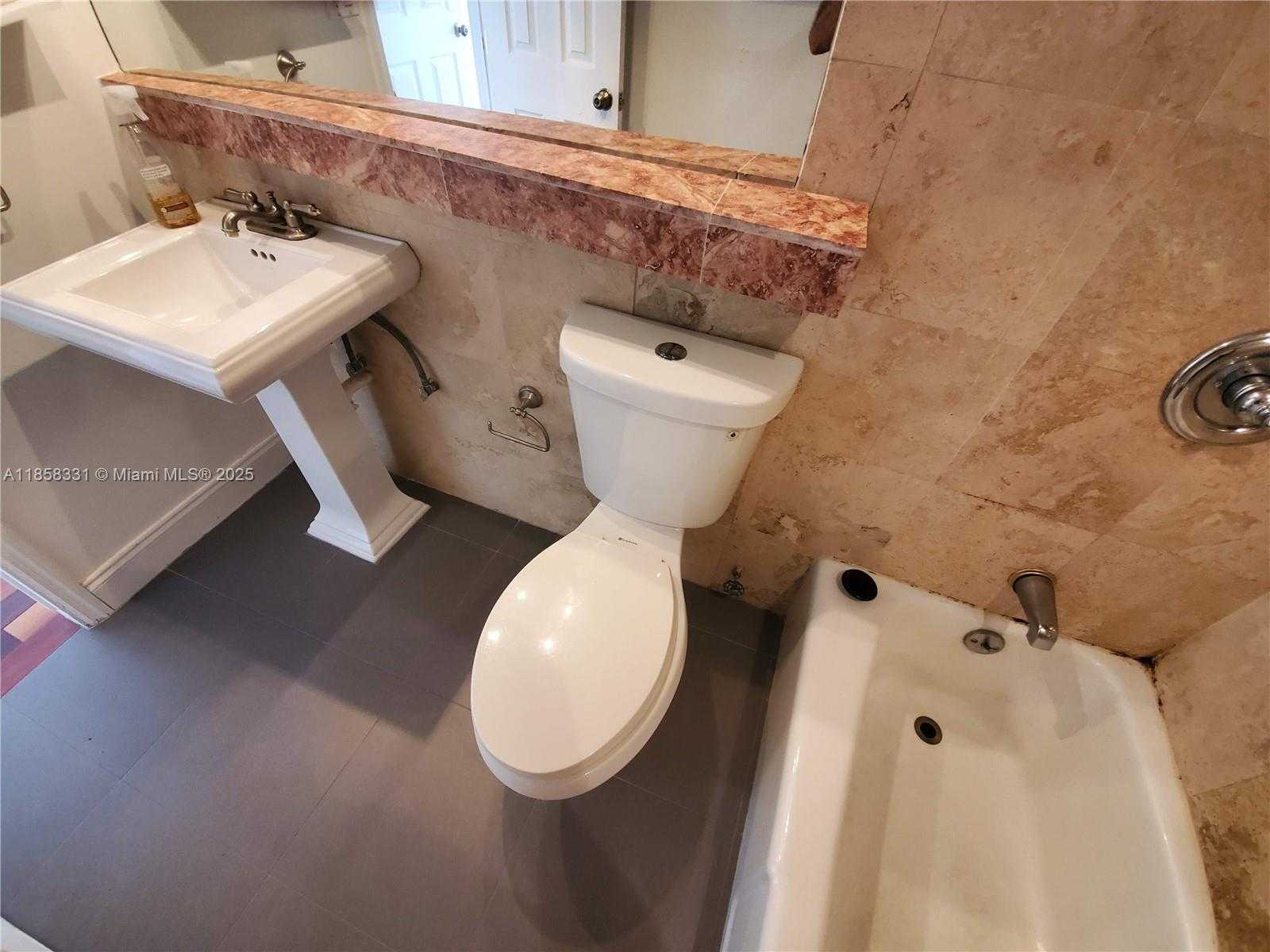 Small Image of 400 KINGS POINT DR #421, Sunny Isles Beach Number 13