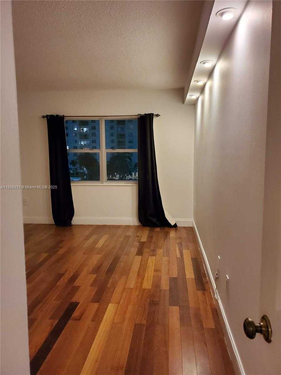 Small Image of 400 KINGS POINT DR #421, Sunny Isles Beach Number 14