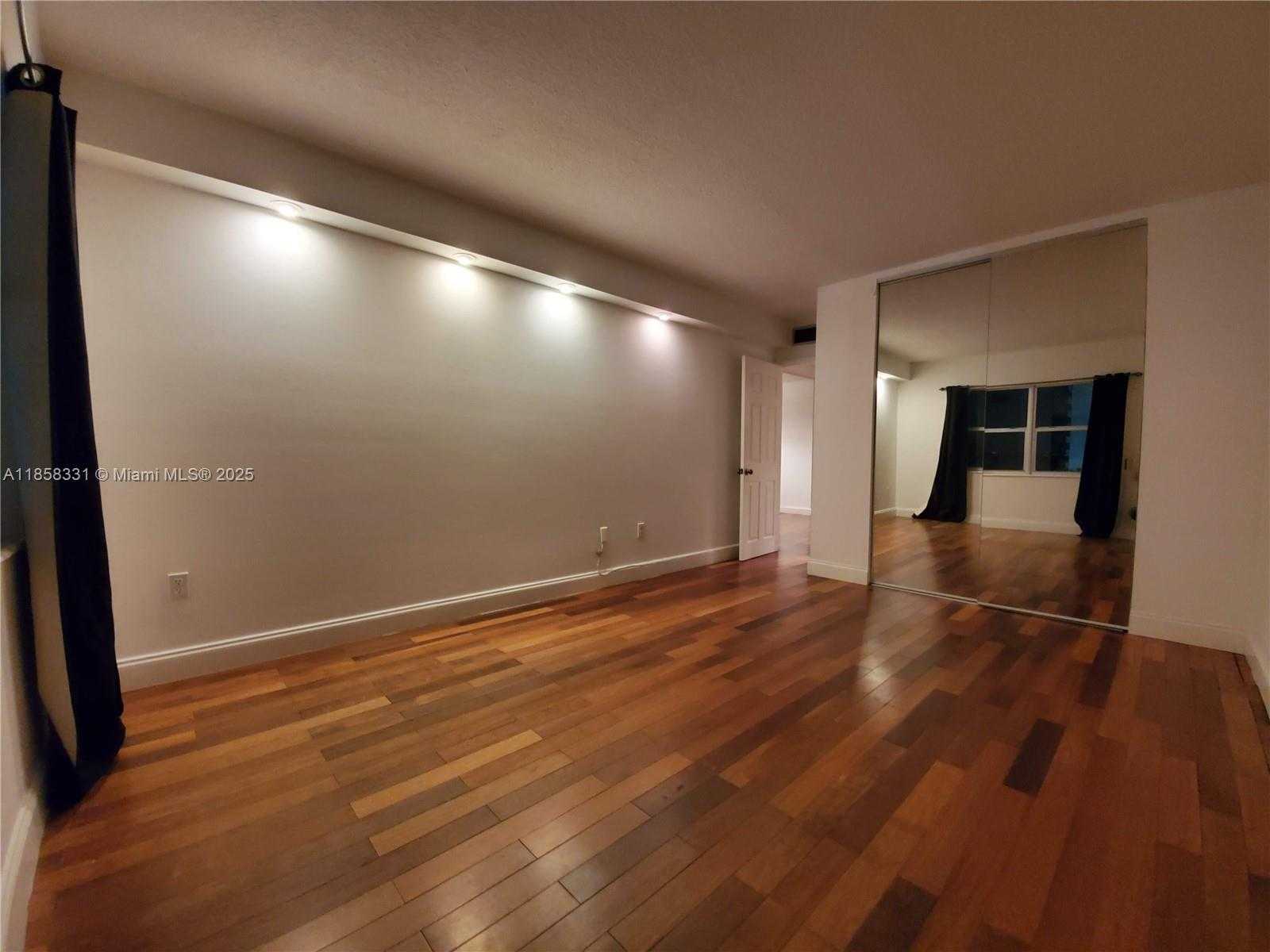 Small Image of 400 KINGS POINT DR #421, Sunny Isles Beach Number 15