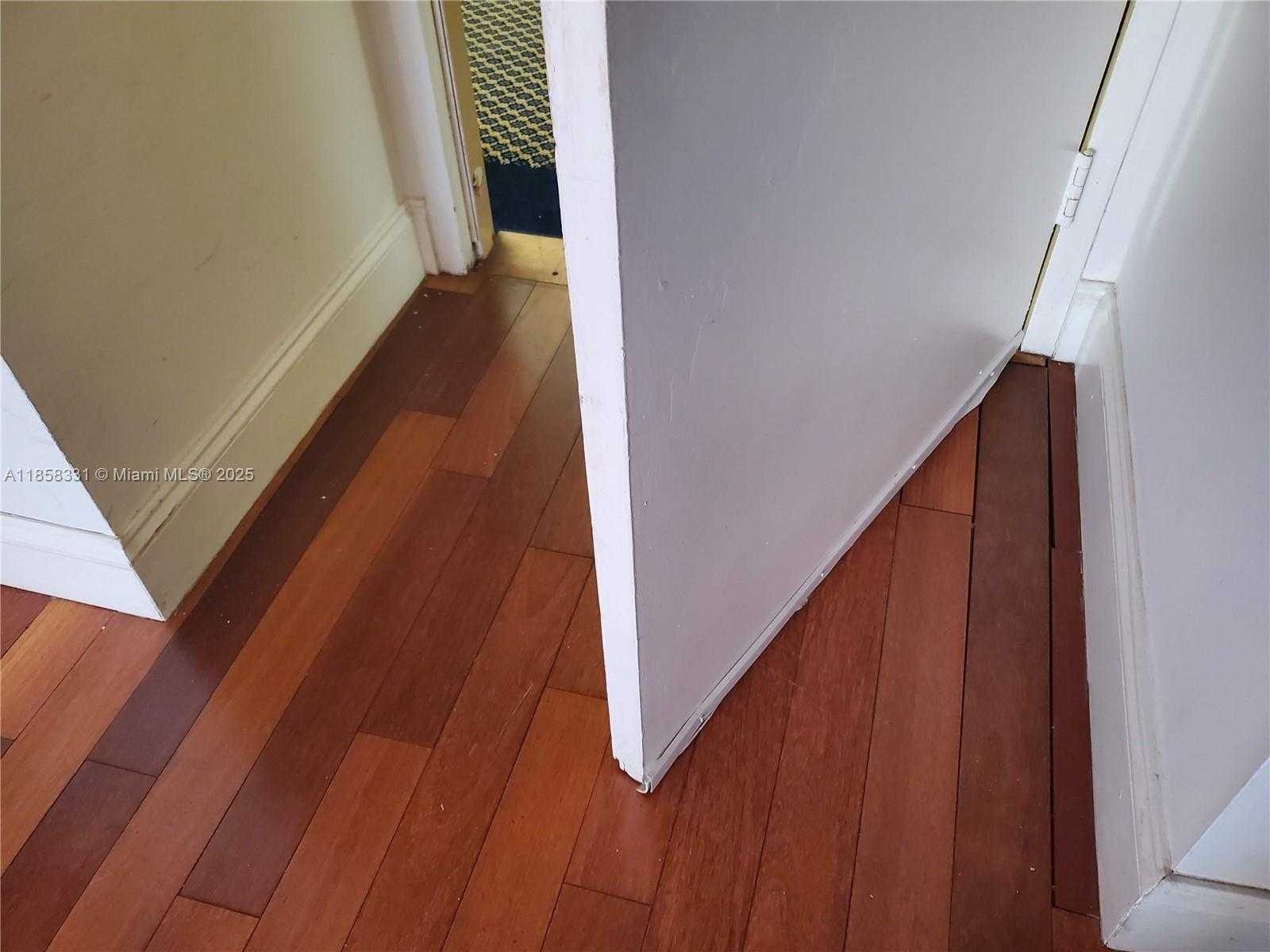 Small Image of 400 KINGS POINT DR #421, Sunny Isles Beach Number 20