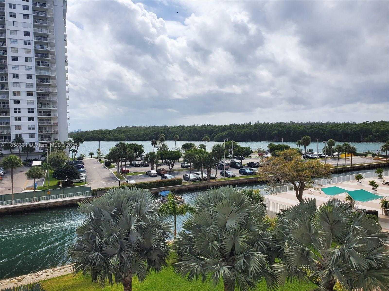 Small Image of 400 KINGS POINT DR #421, Sunny Isles Beach Number 28