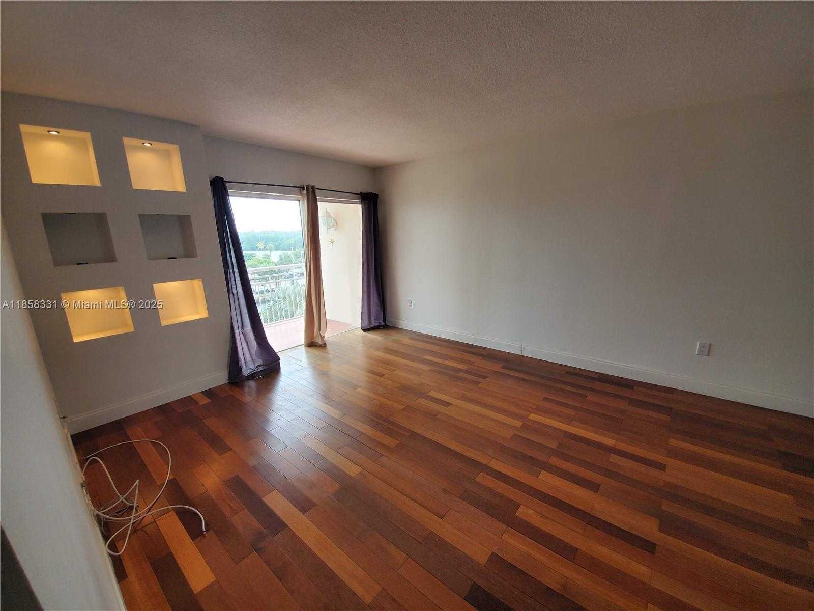 Small Image of 400 KINGS POINT DR #421, Sunny Isles Beach Number 5