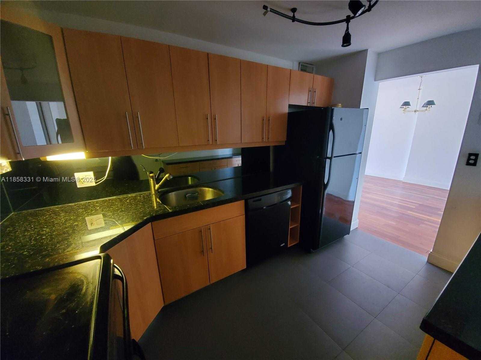 Small Image of 400 KINGS POINT DR #421, Sunny Isles Beach Number 6
