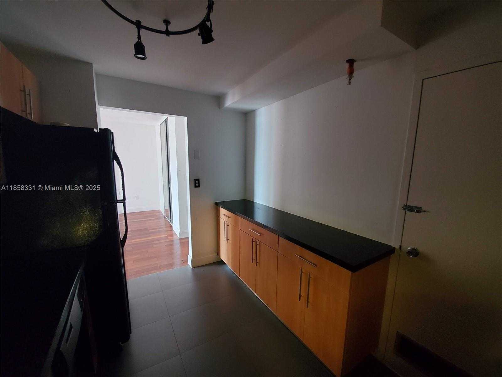 Small Image of 400 KINGS POINT DR #421, Sunny Isles Beach Number 7