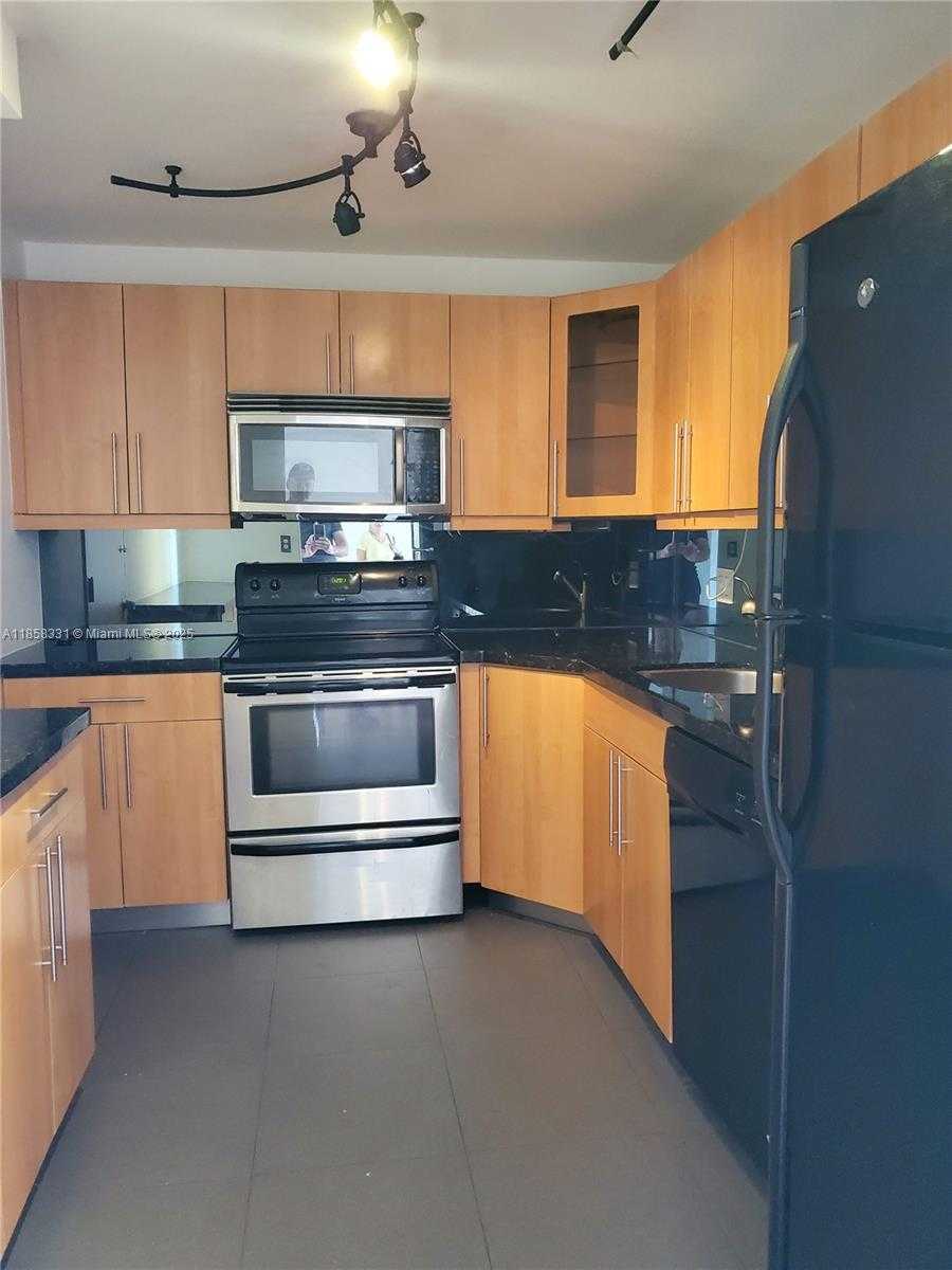 Small Image of 400 KINGS POINT DR #421, Sunny Isles Beach Number 8