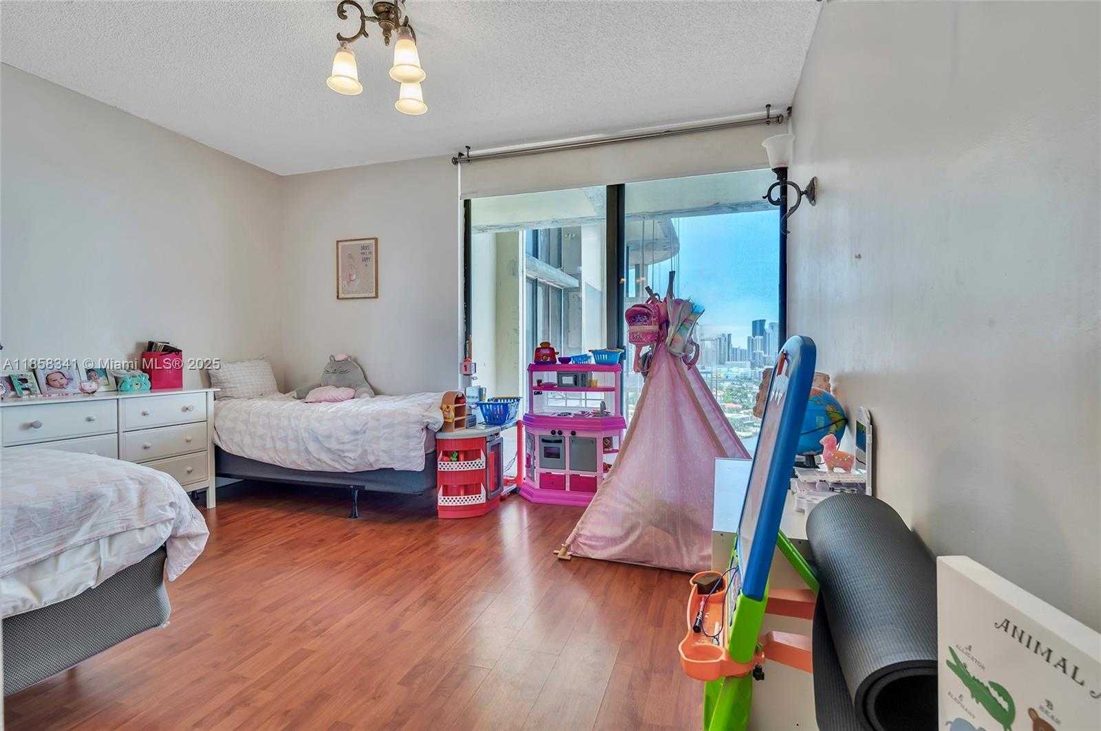 Small Image of 19355 TURNBERRY WAY #19F, Aventura Number 18