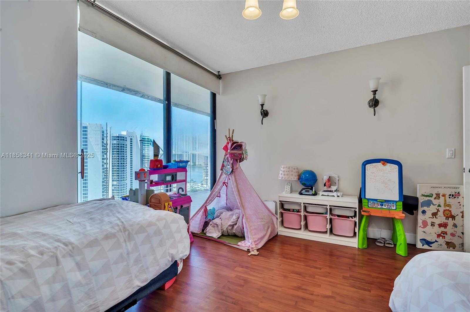 Small Image of 19355 TURNBERRY WAY #19F, Aventura Number 19