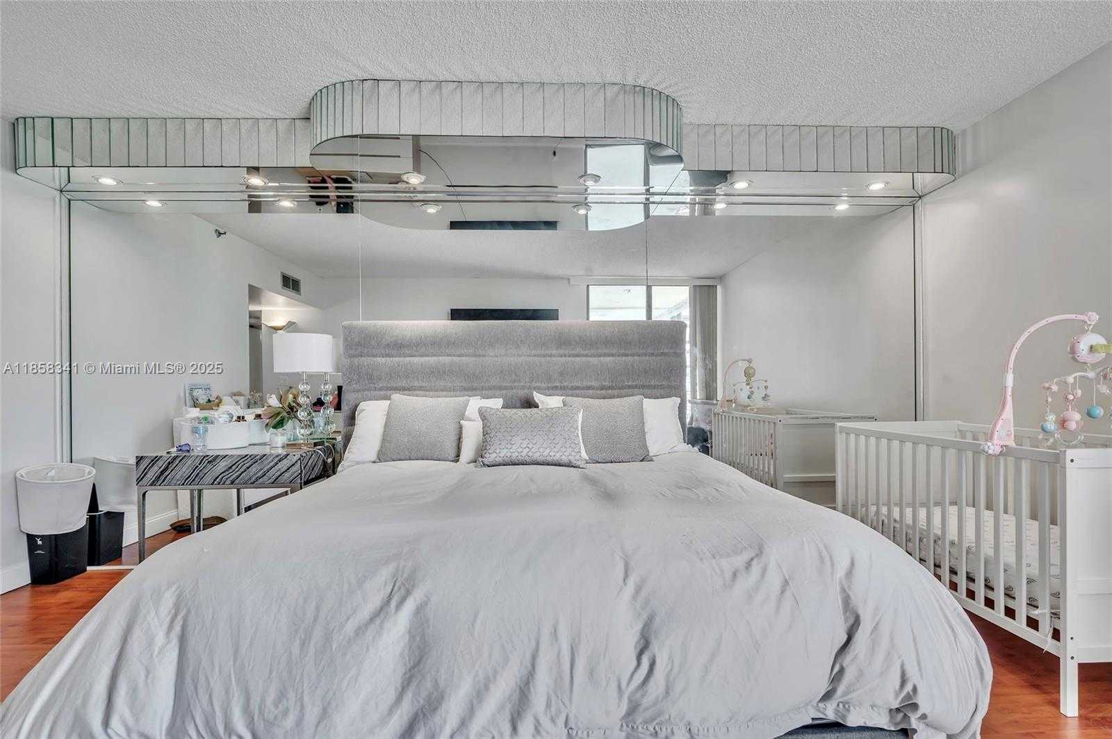 Small Image of 19355 TURNBERRY WAY #19F, Aventura Number 24