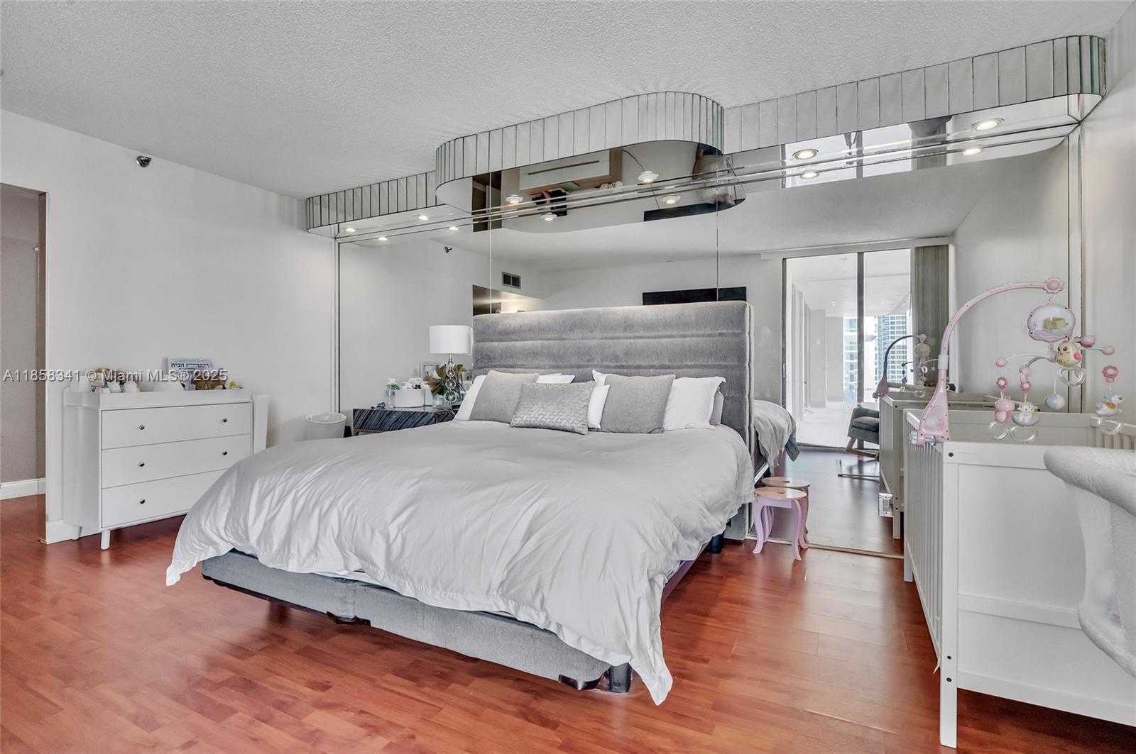 Small Image of 19355 TURNBERRY WAY #19F, Aventura Number 25