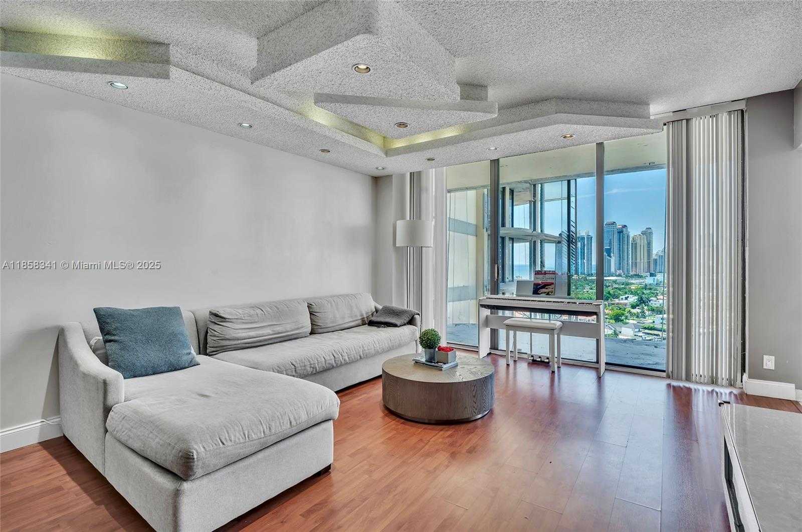 Small Image of 19355 TURNBERRY WAY #19F, Aventura Number 4