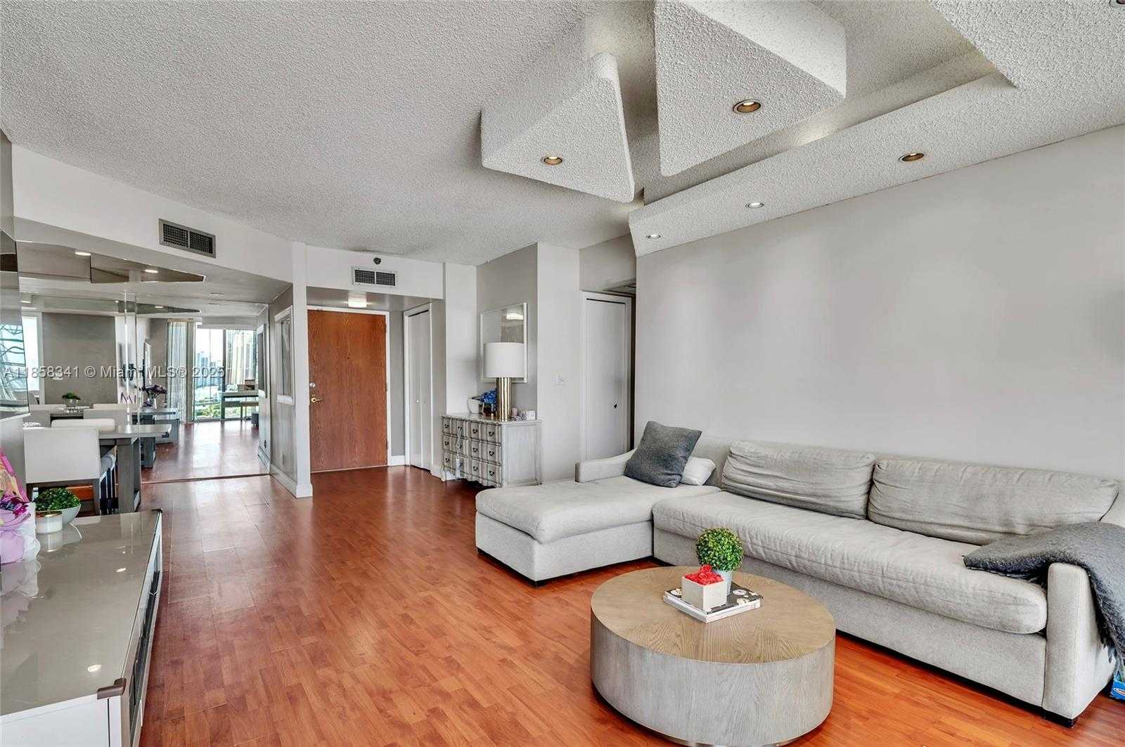 Small Image of 19355 TURNBERRY WAY #19F, Aventura Number 8