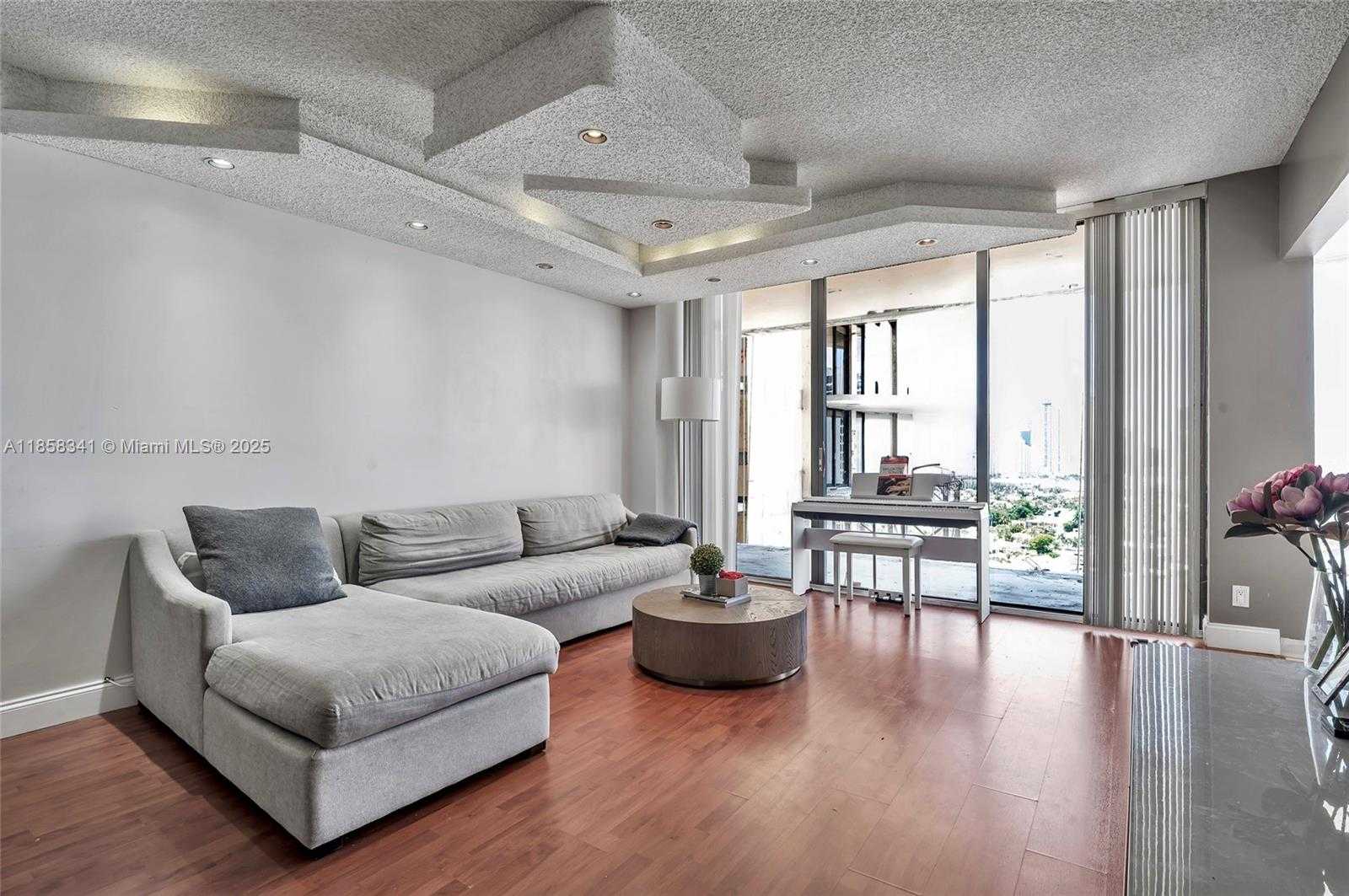 Small Image of 19355 TURNBERRY WAY #19F, Aventura Number 9