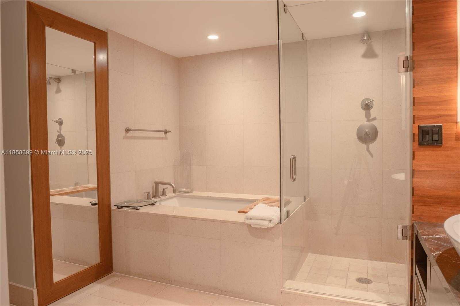 Small Image of 6801 COLLINS AVE #1002, Miami Beach Number 7