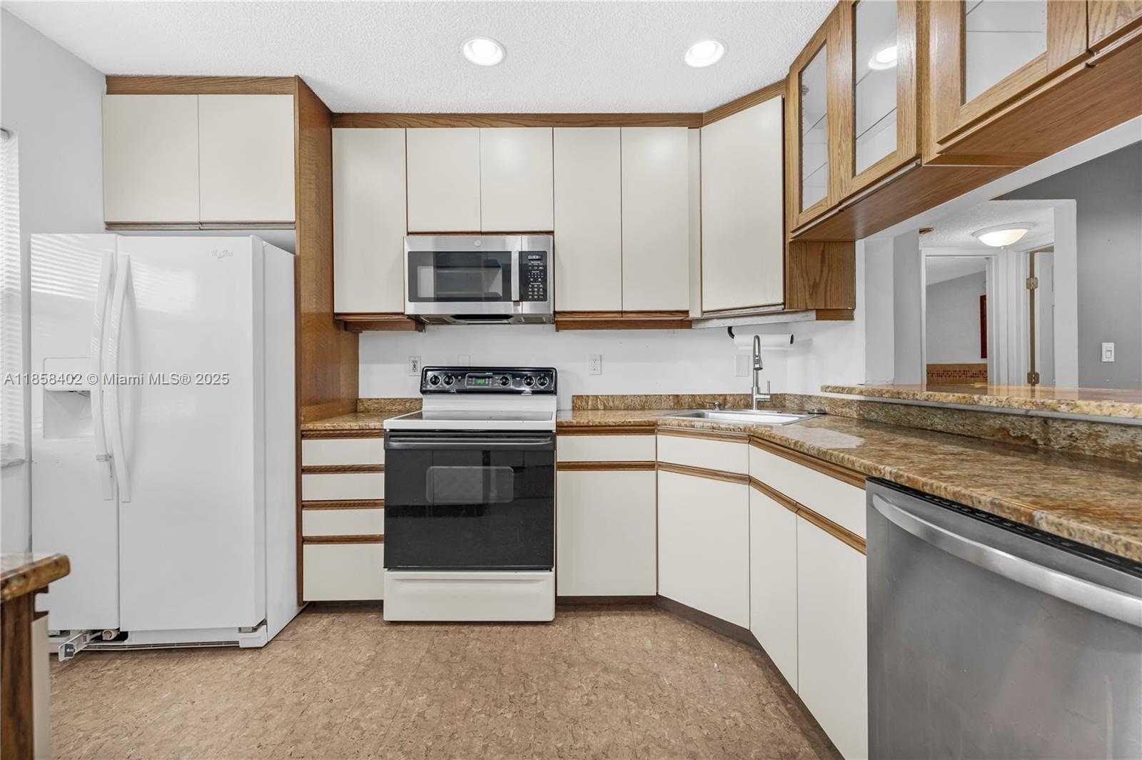 Small Image of 11160 WEST SAMPLE RD #11160, Coral Springs Number 24