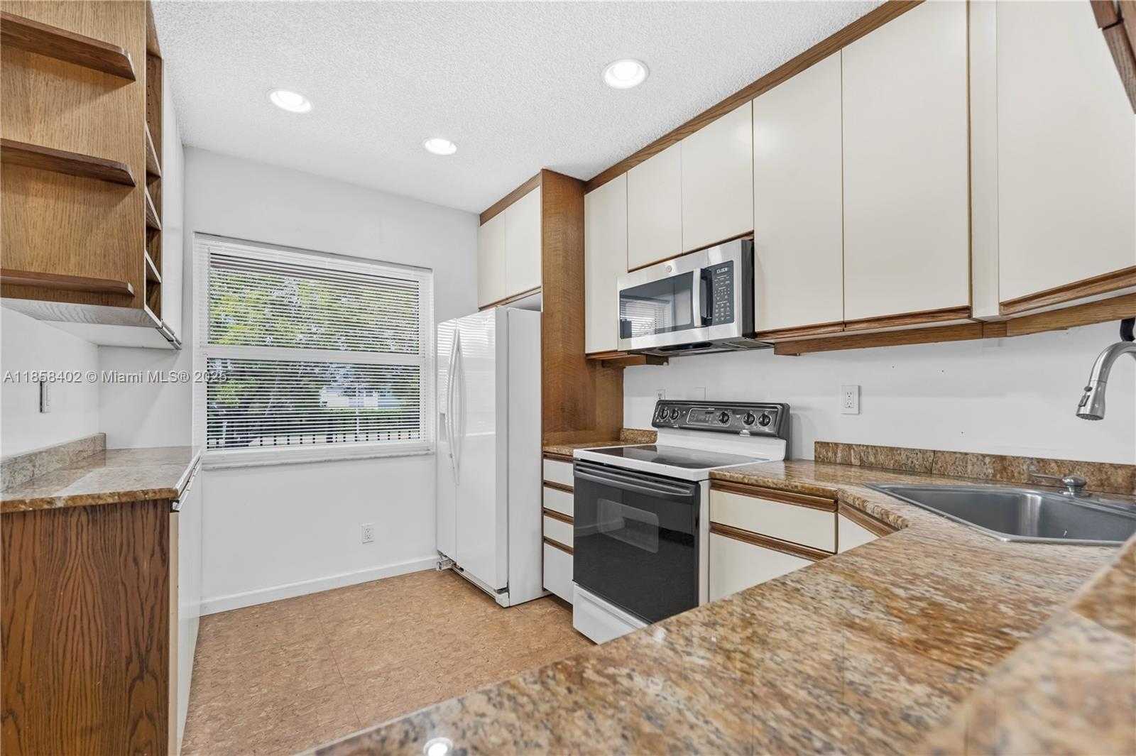 Small Image of 11160 WEST SAMPLE RD #11160, Coral Springs Number 26