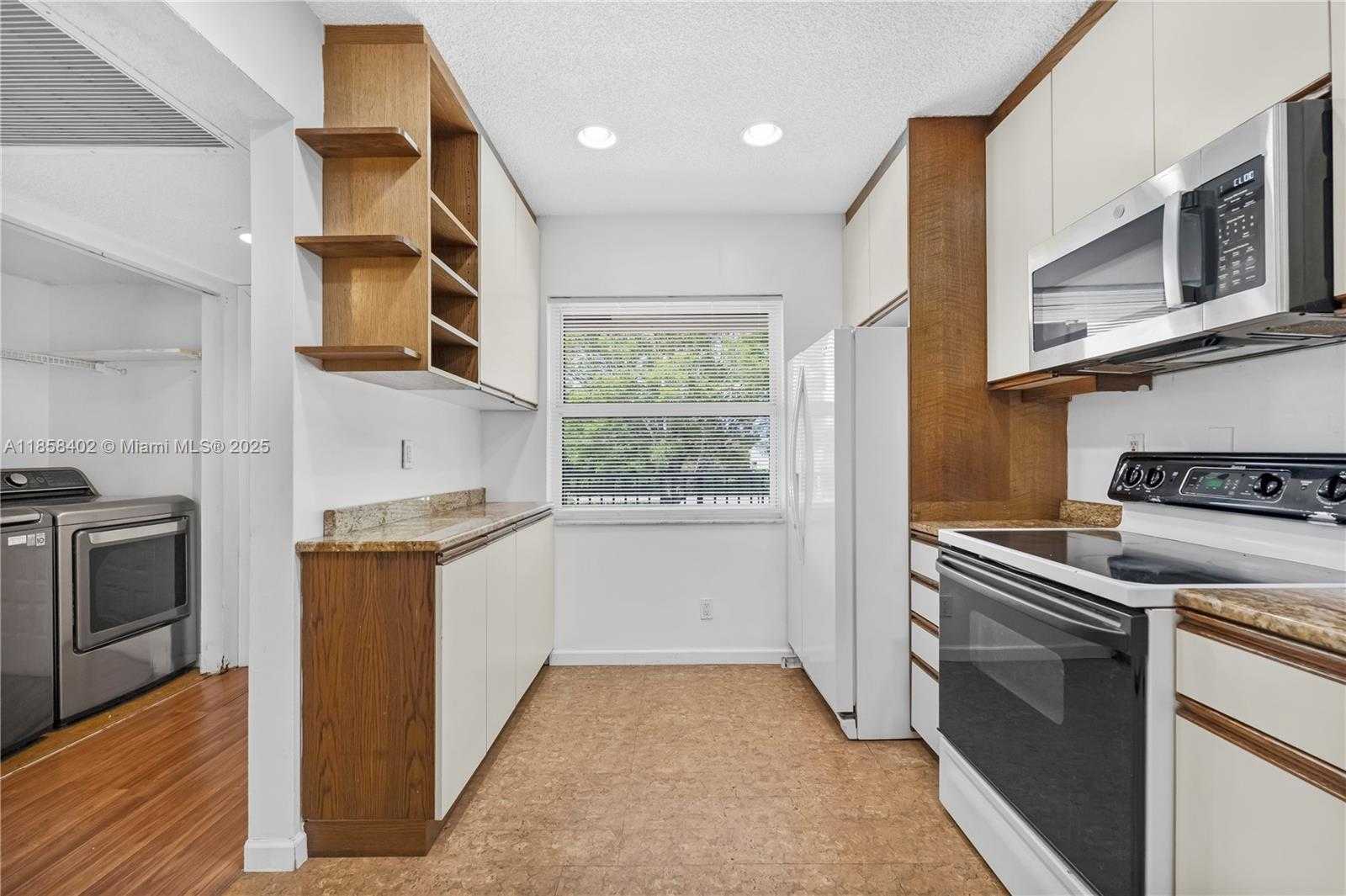 Small Image of 11160 WEST SAMPLE RD #11160, Coral Springs Number 27