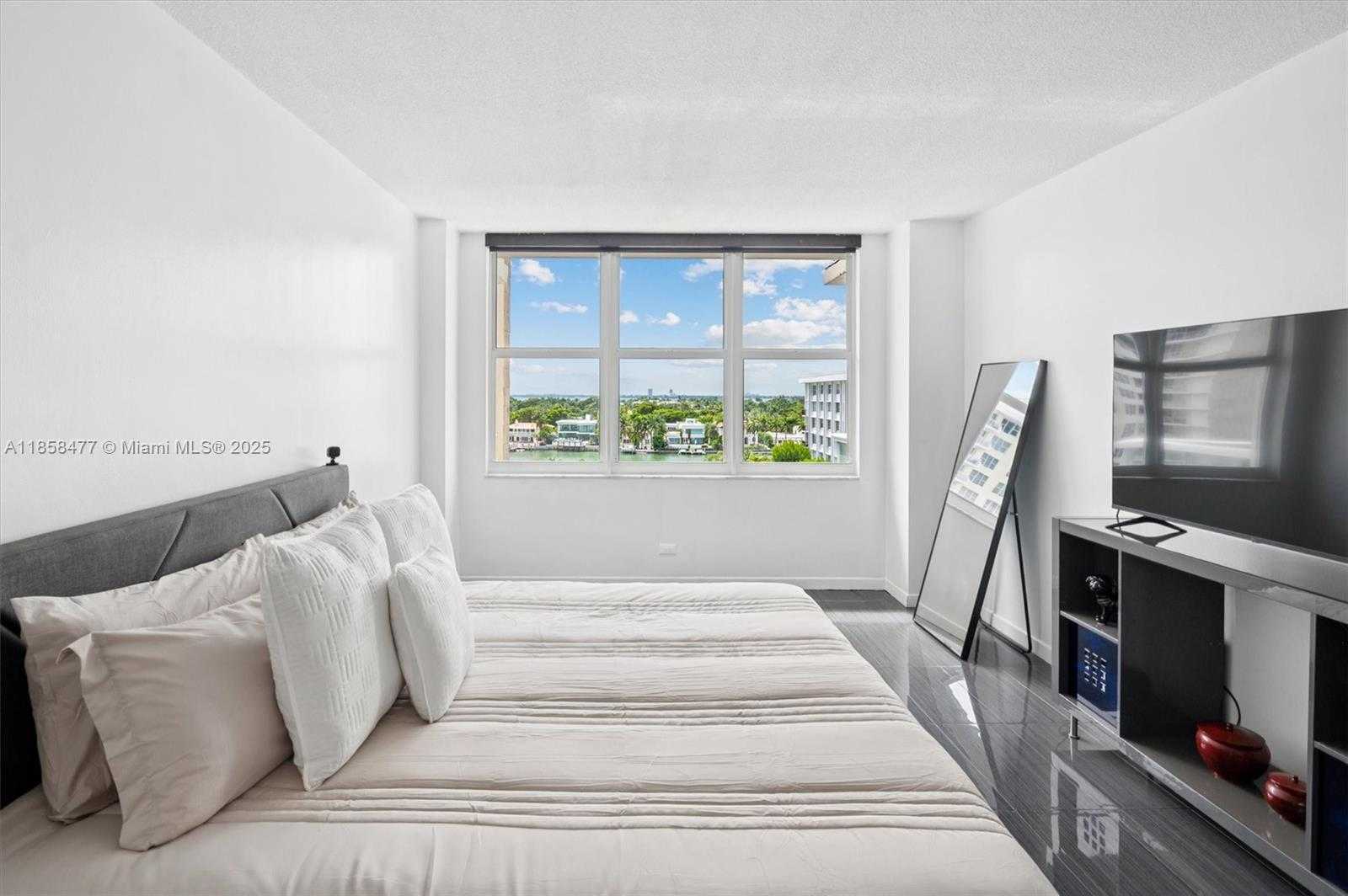 Small Image of 5601 COLLINS AVE #820, Miami Beach Number 10