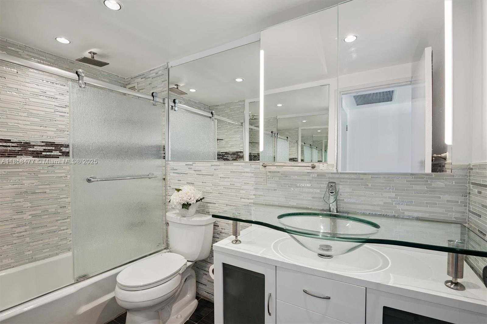 Small Image of 5601 COLLINS AVE #820, Miami Beach Number 12