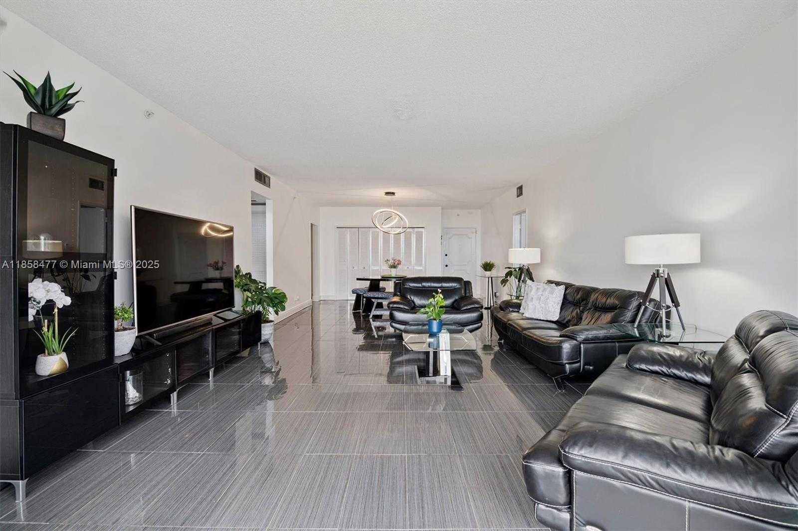 Small Image of 5601 COLLINS AVE #820, Miami Beach Number 7