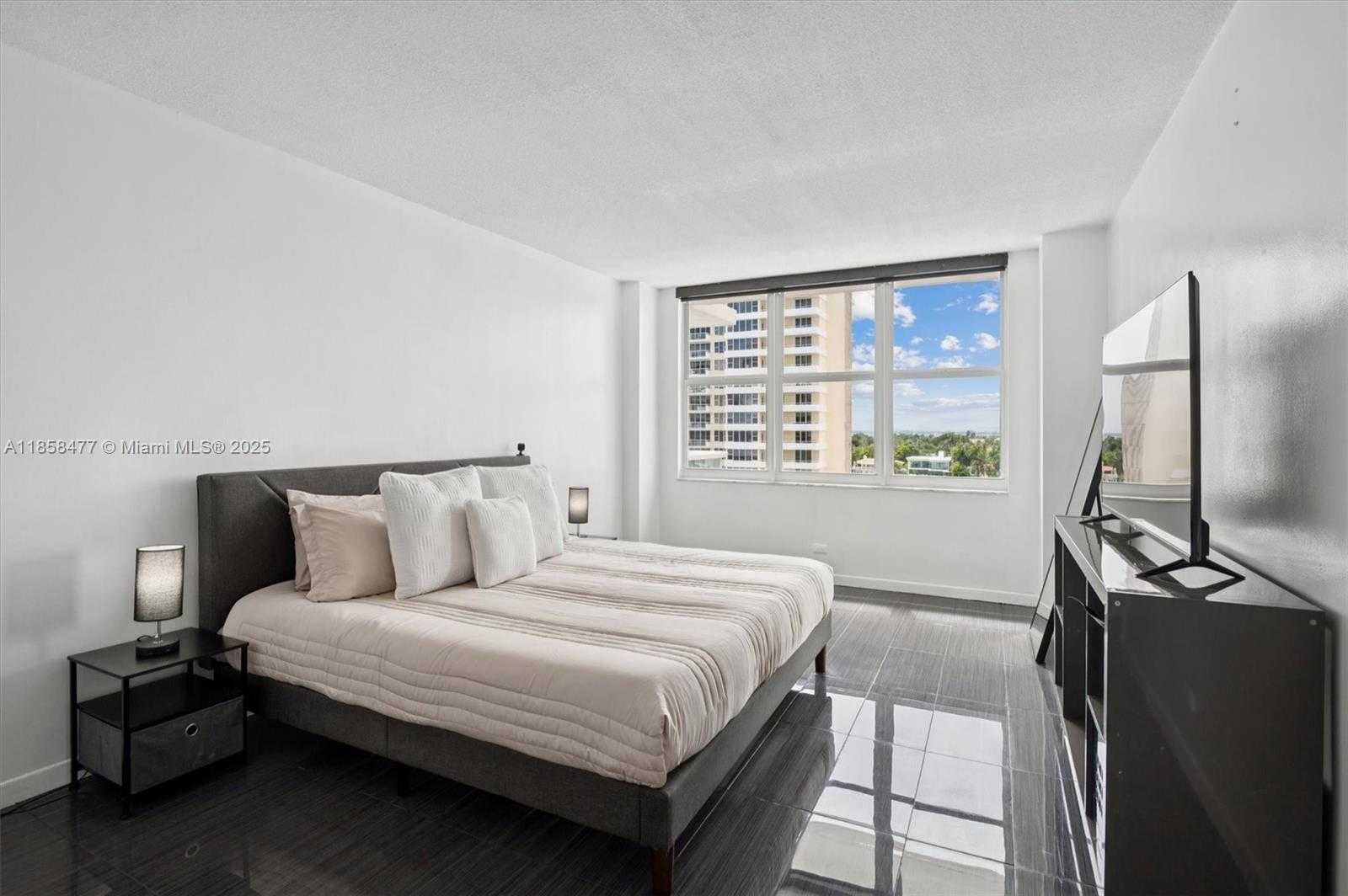 Small Image of 5601 COLLINS AVE #820, Miami Beach Number 9