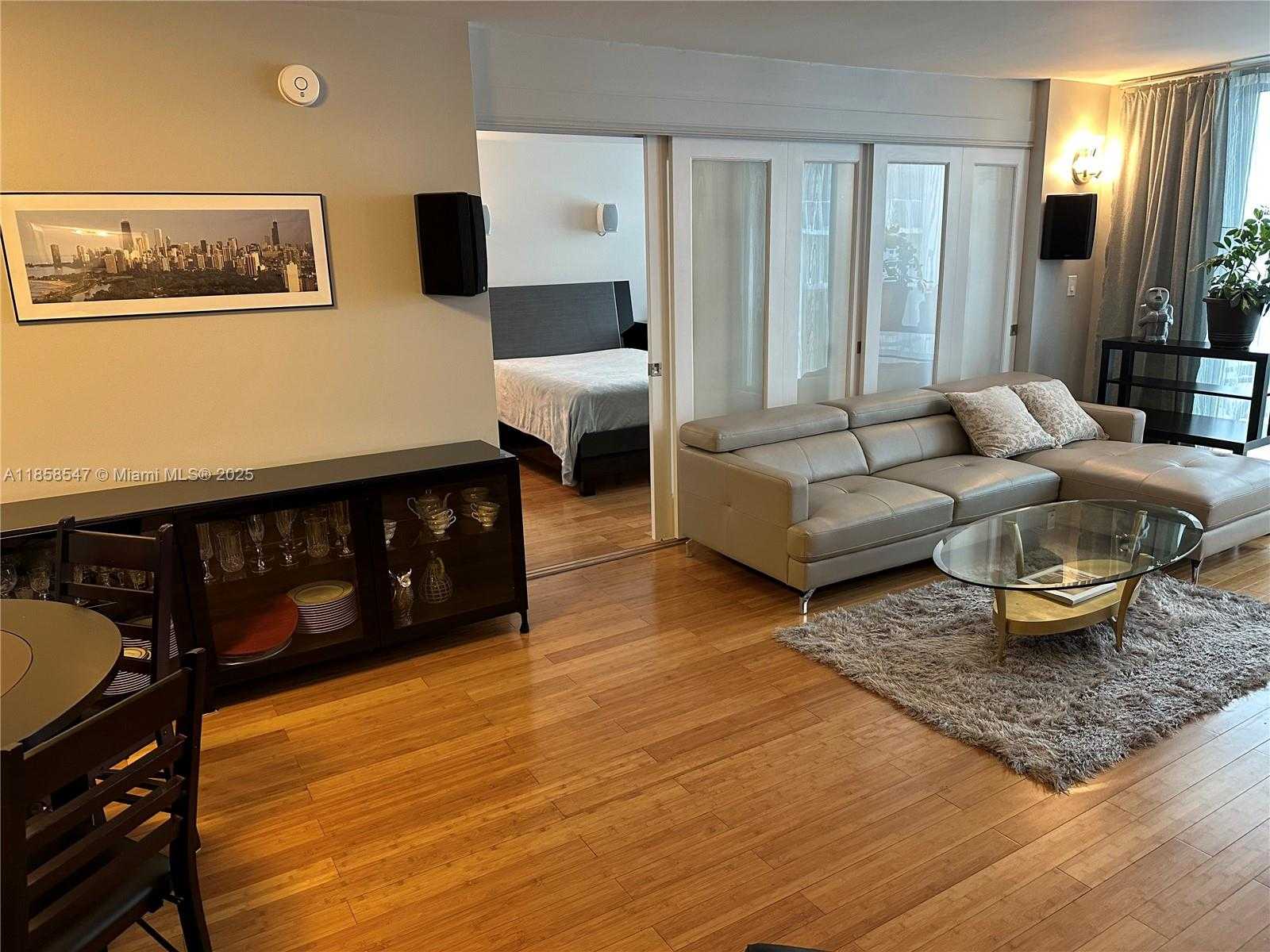 Small Image of 6039 COLLINS AVE #1205, Miami Beach Number 12