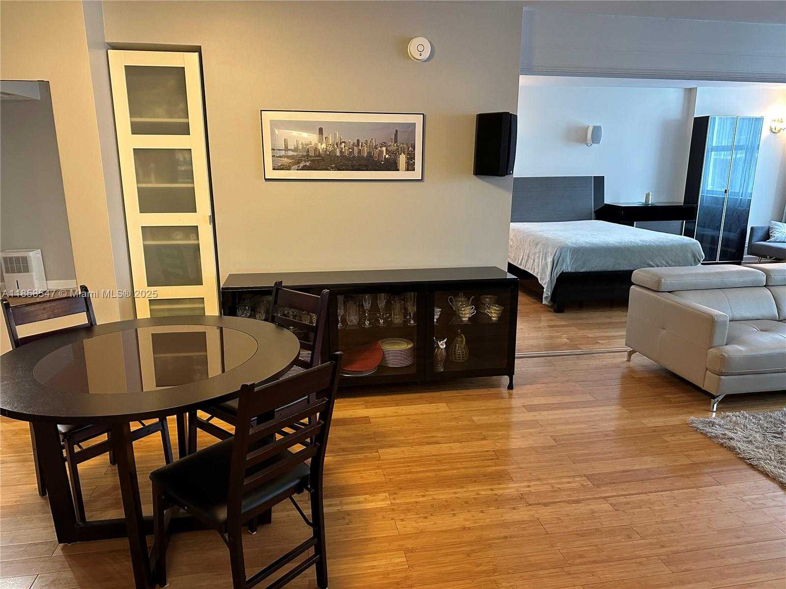 Small Image of 6039 COLLINS AVE #1205, Miami Beach Number 14