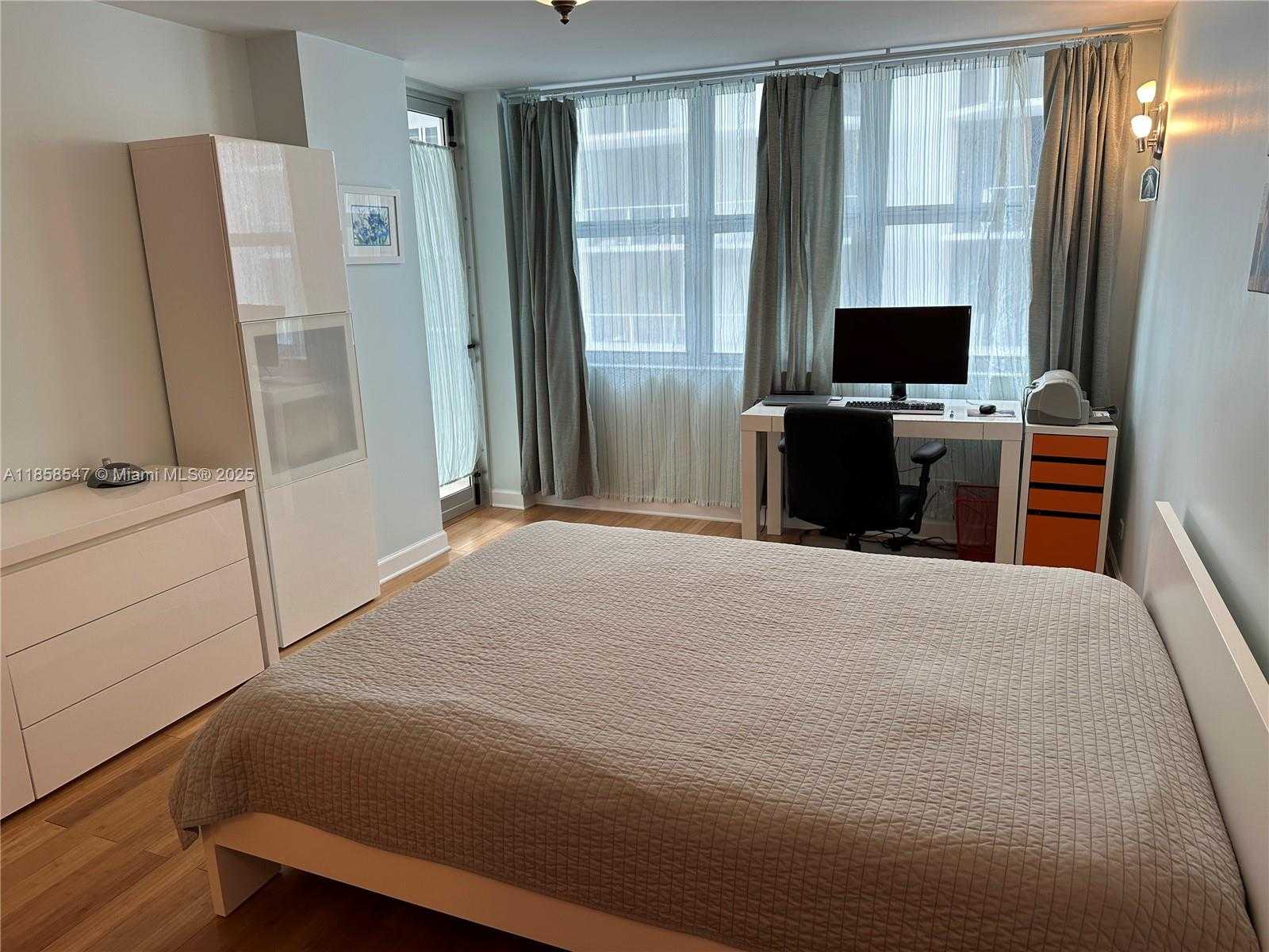 Small Image of 6039 COLLINS AVE #1205, Miami Beach Number 17