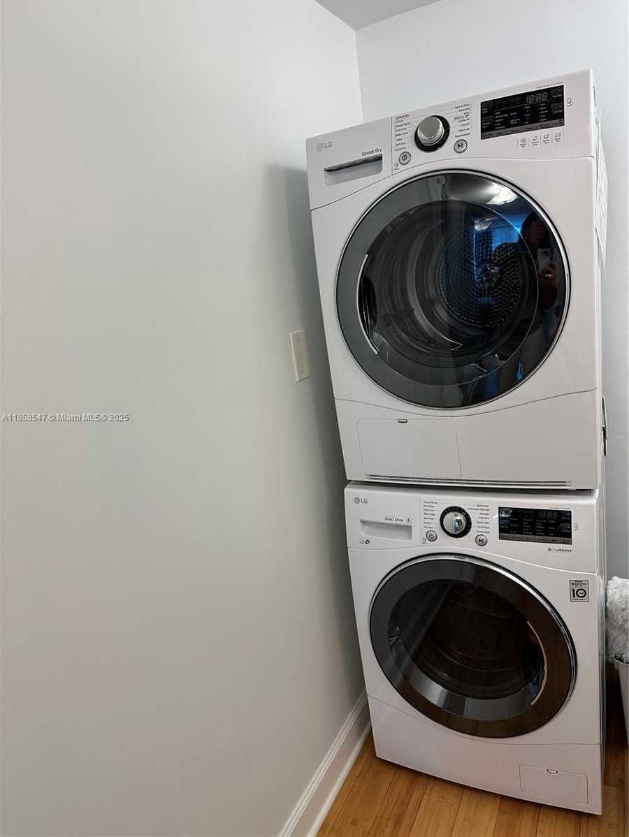 Small Image of 6039 COLLINS AVE #1205, Miami Beach Number 3