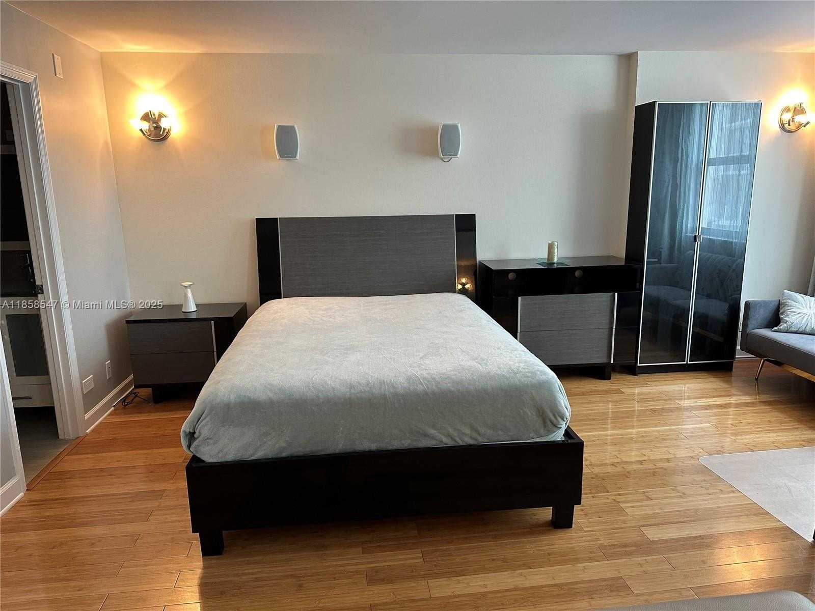 Small Image of 6039 COLLINS AVE #1205, Miami Beach Number 5
