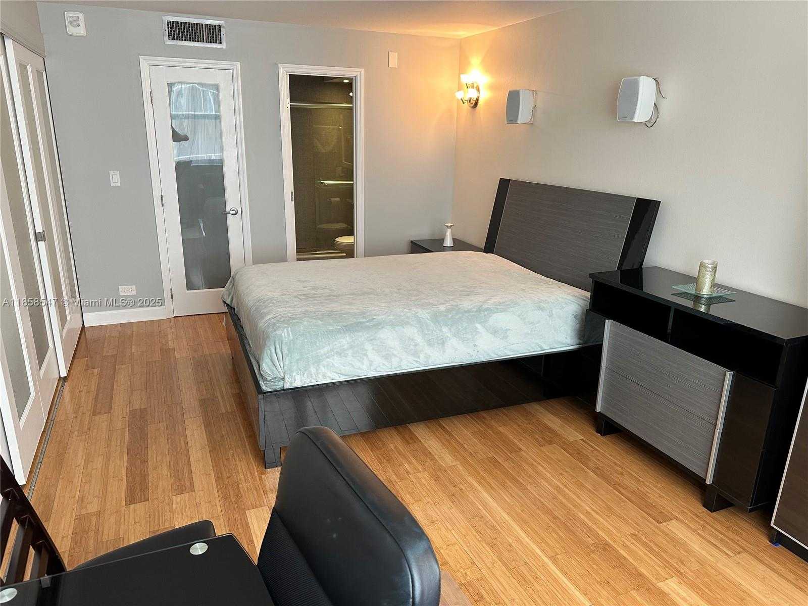 Small Image of 6039 COLLINS AVE #1205, Miami Beach Number 7
