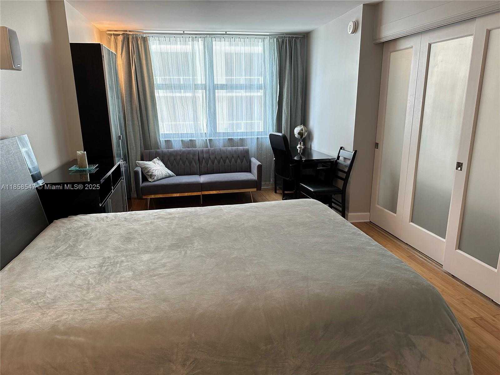 Small Image of 6039 COLLINS AVE #1205, Miami Beach Number 9