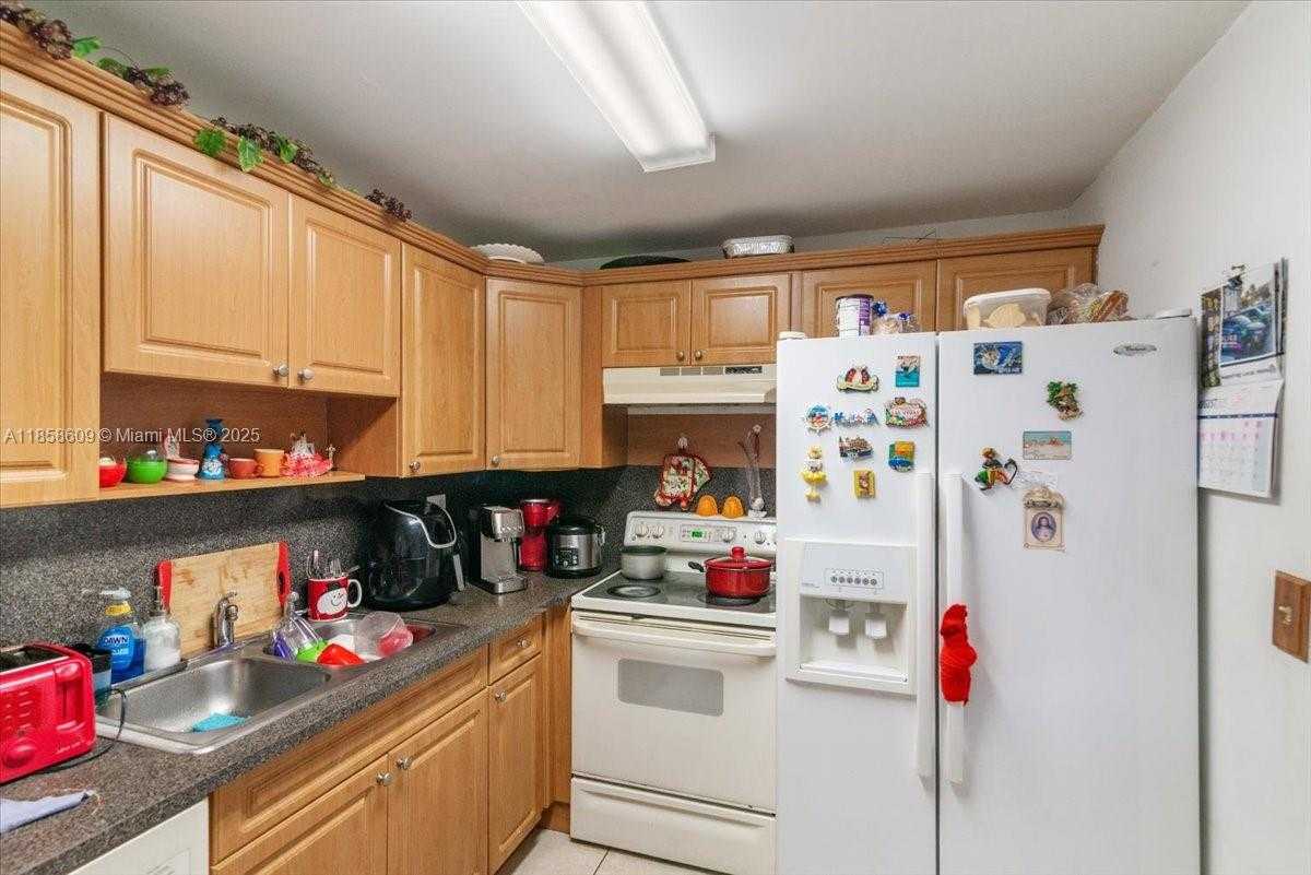 Small Image of 6190 WEST 19TH AVE #202, Hialeah Number 5