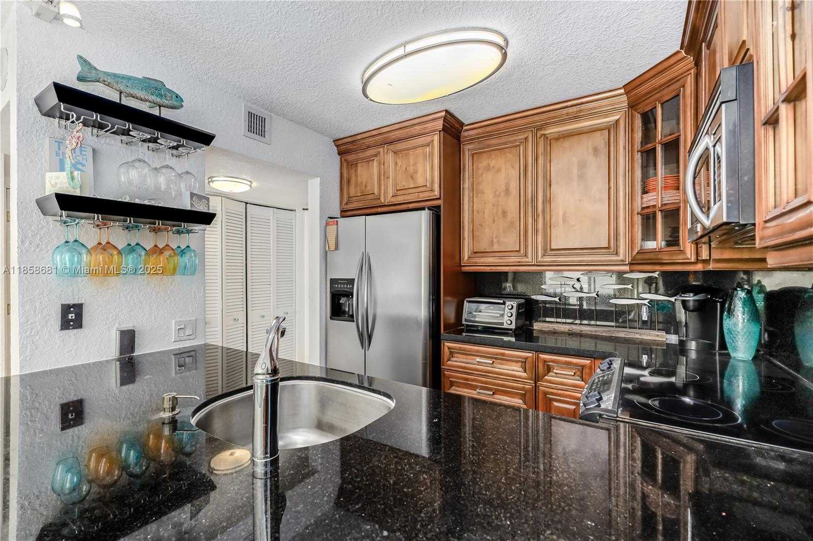 Small Image of 345 OCEAN DR #211, Miami Beach Number 10