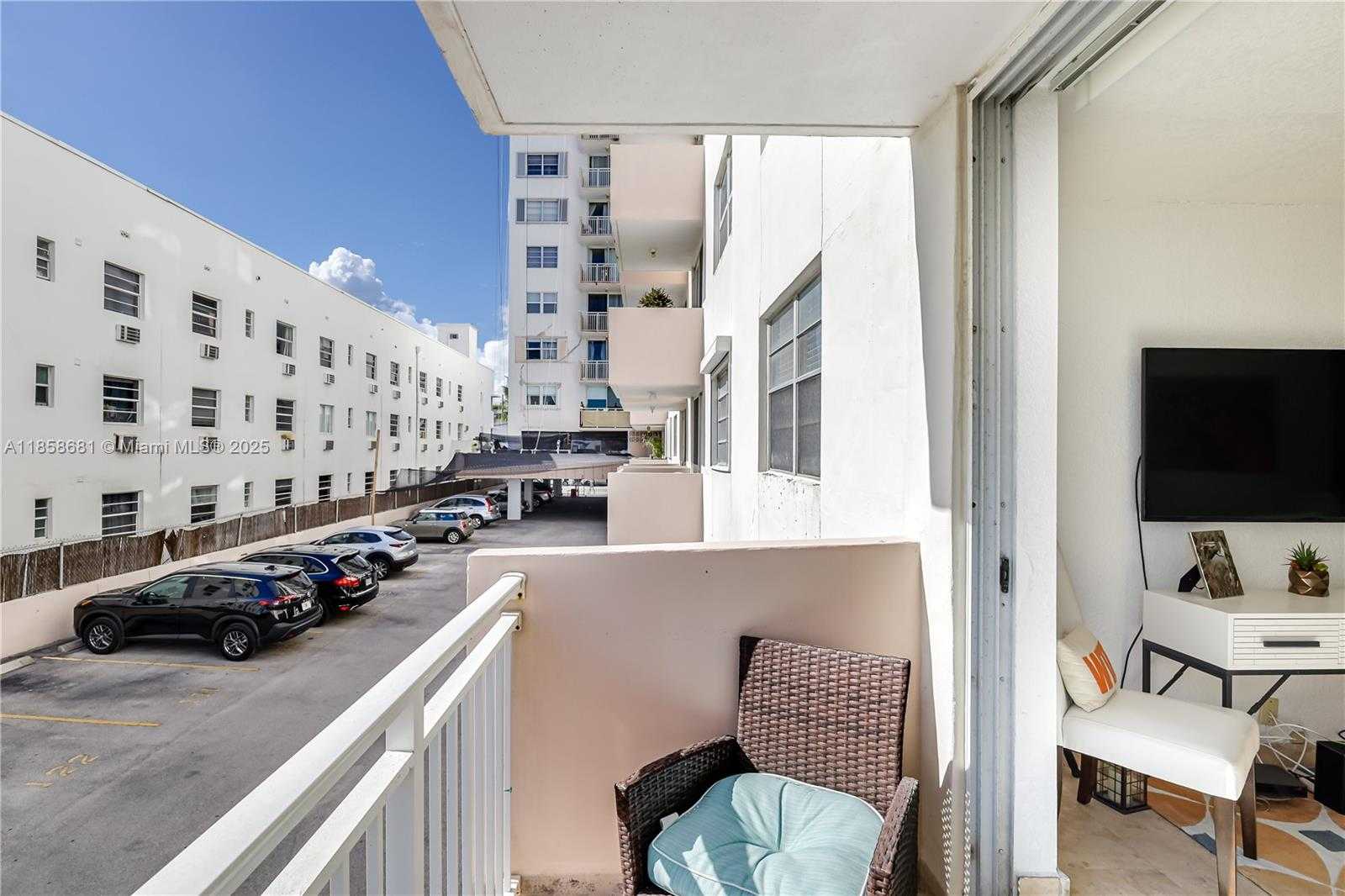 Small Image of 345 OCEAN DR #211, Miami Beach Number 6