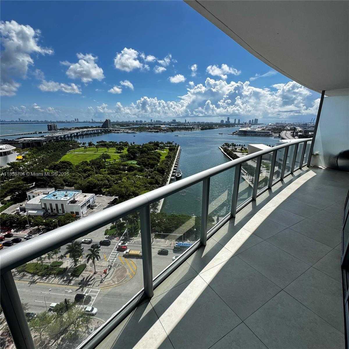 Small Image of 888 BISCAYNE BLVD #2012, Miami Number 21
