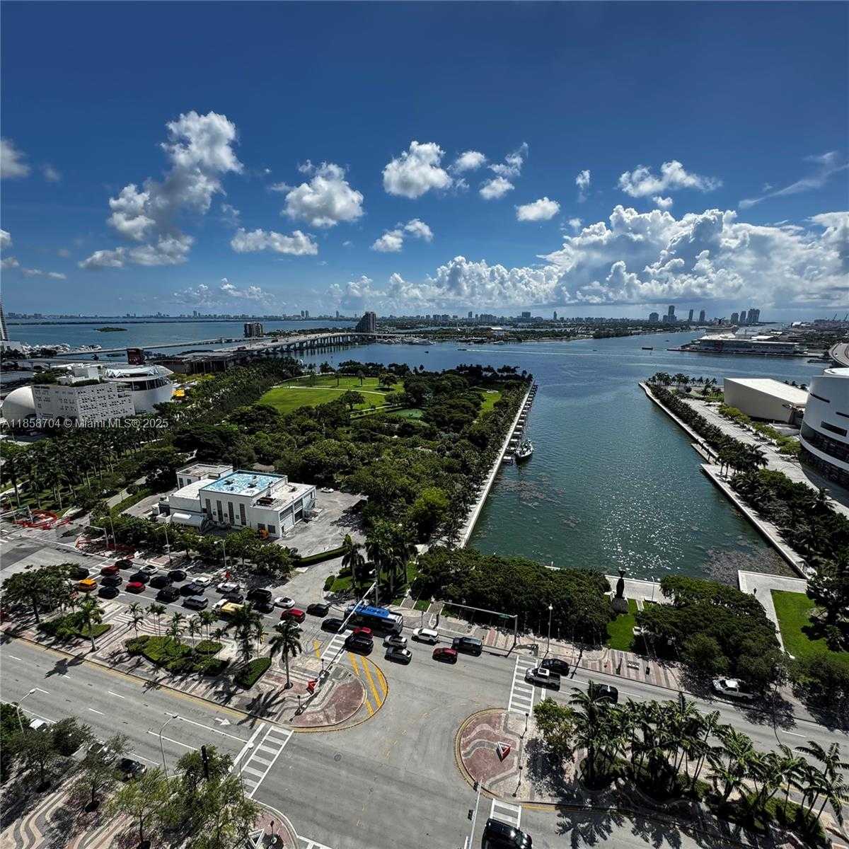 Small Image of 888 BISCAYNE BLVD #2012, Miami Number 23