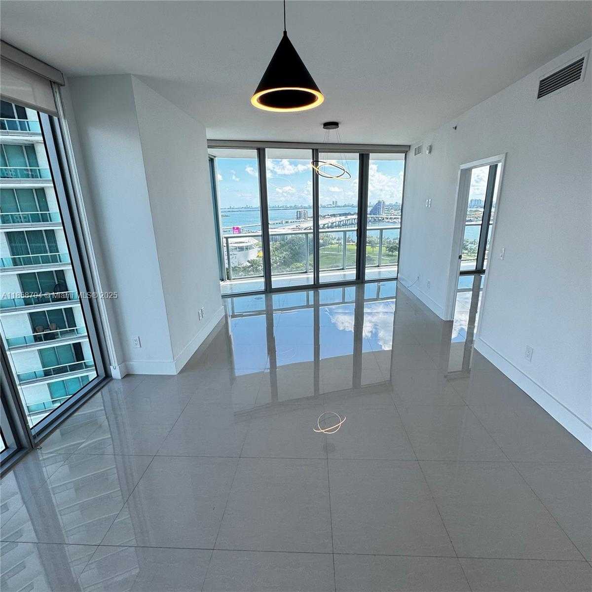 Small Image of 888 BISCAYNE BLVD #2012, Miami Number 3