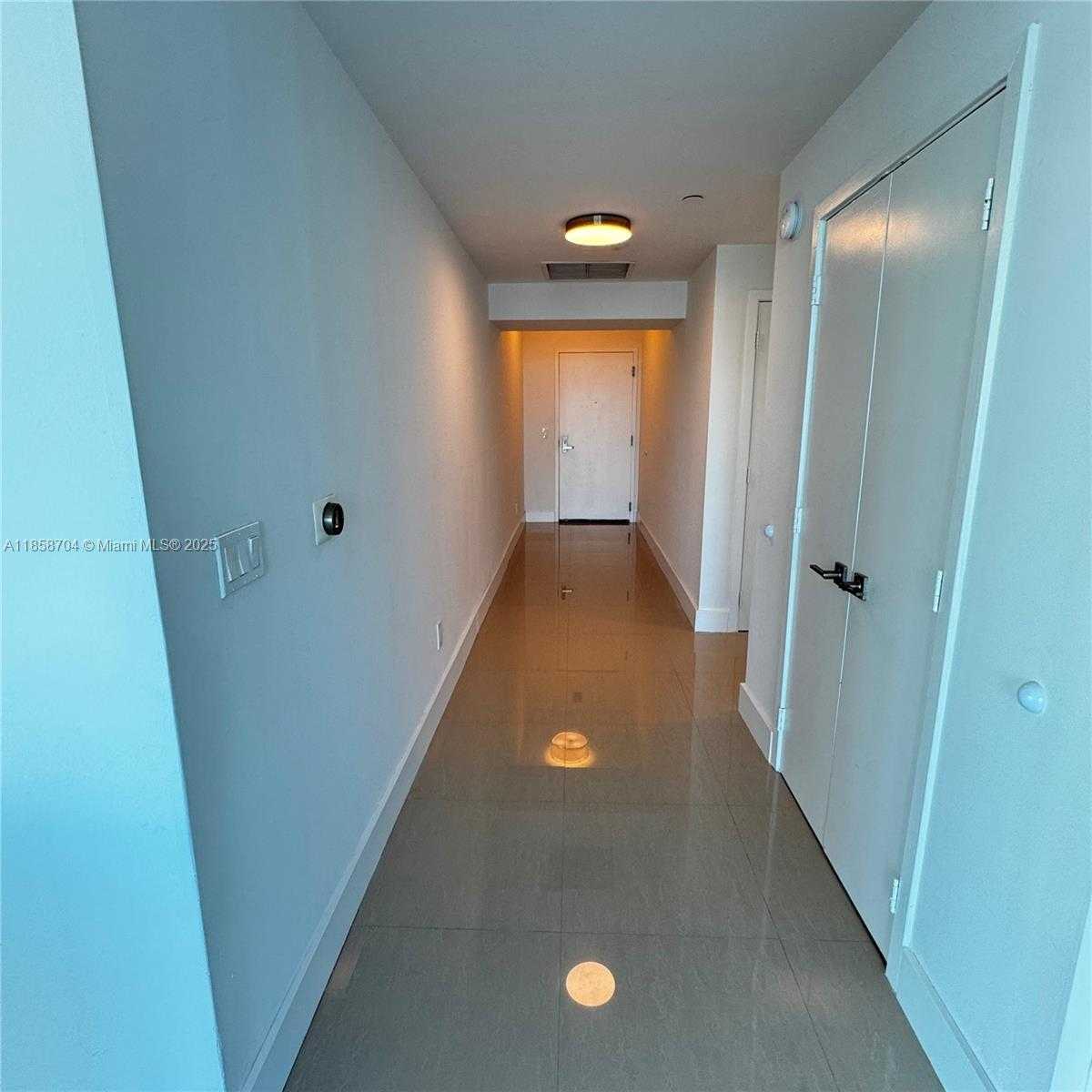 Small Image of 888 BISCAYNE BLVD #2012, Miami Number 4
