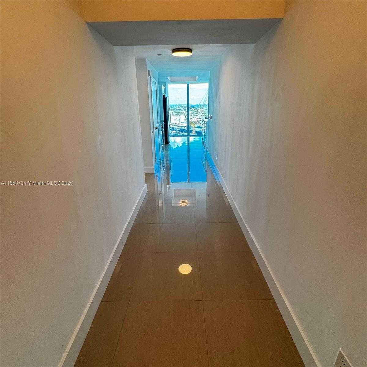 Small Image of 888 BISCAYNE BLVD #2012, Miami Number 5