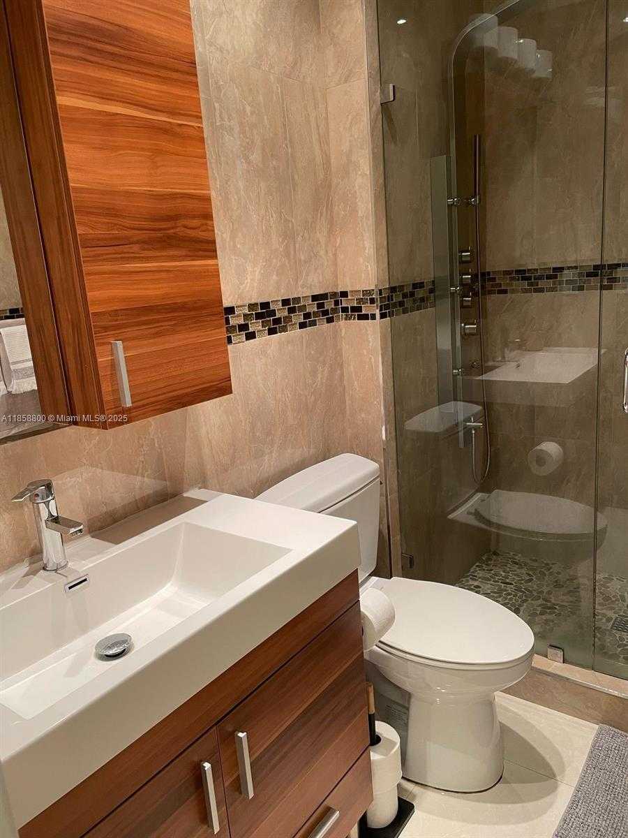 Small Image of 100 BAYVIEW DR #PH29, Sunny Isles Beach Number 11