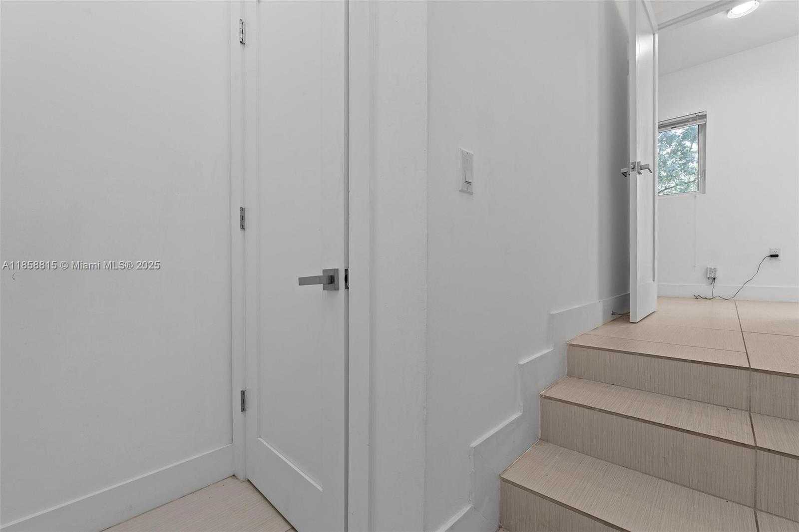 Small Image of 9161 NW 33rd St, Doral, FL 33172, USA Number 11