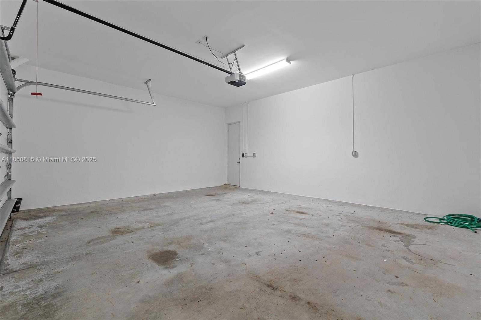 Small Image of 9161 NW 33rd St, Doral, FL 33172, USA Number 13
