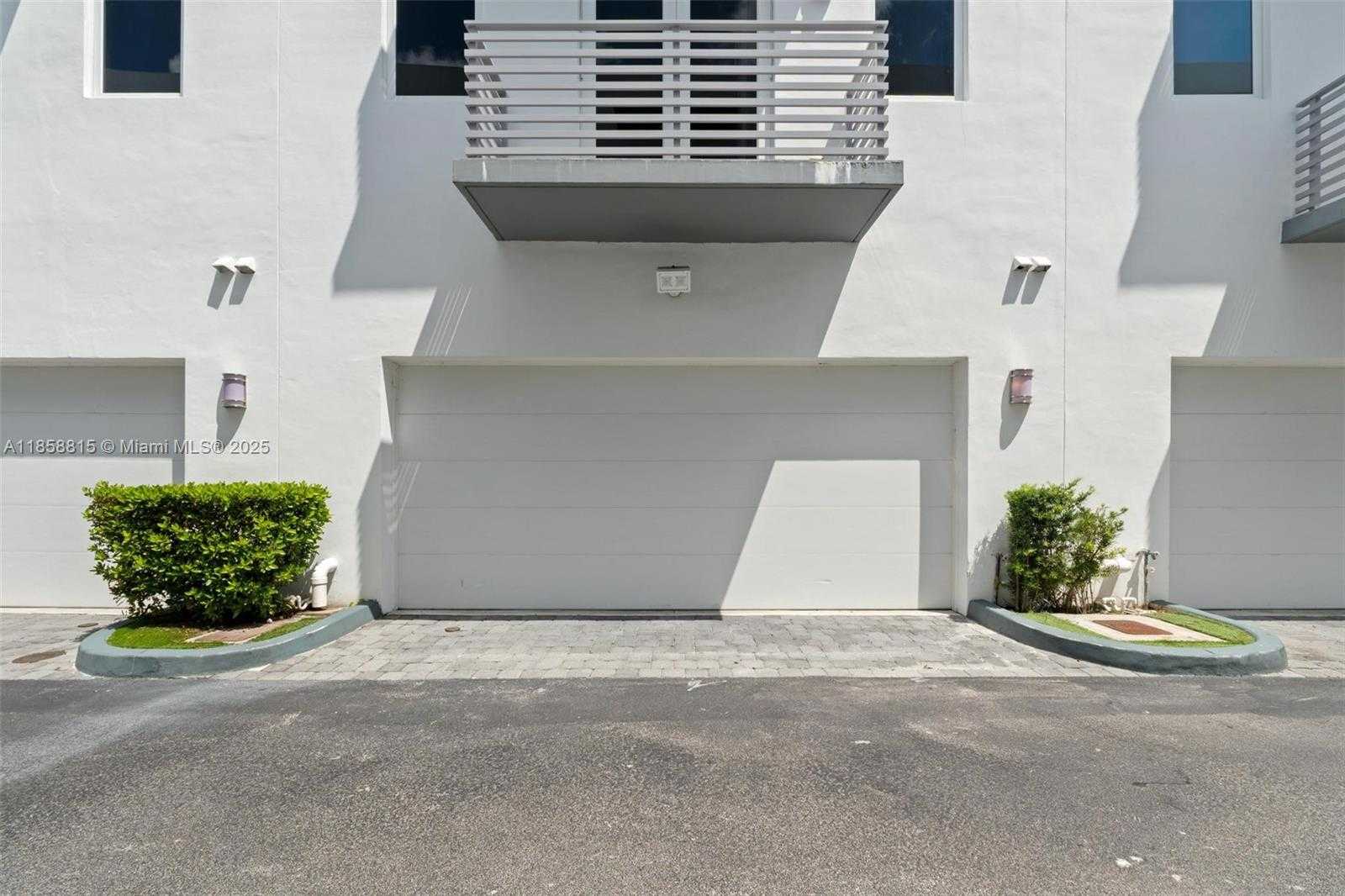 Small Image of 9161 NW 33rd St, Doral, FL 33172, USA Number 14
