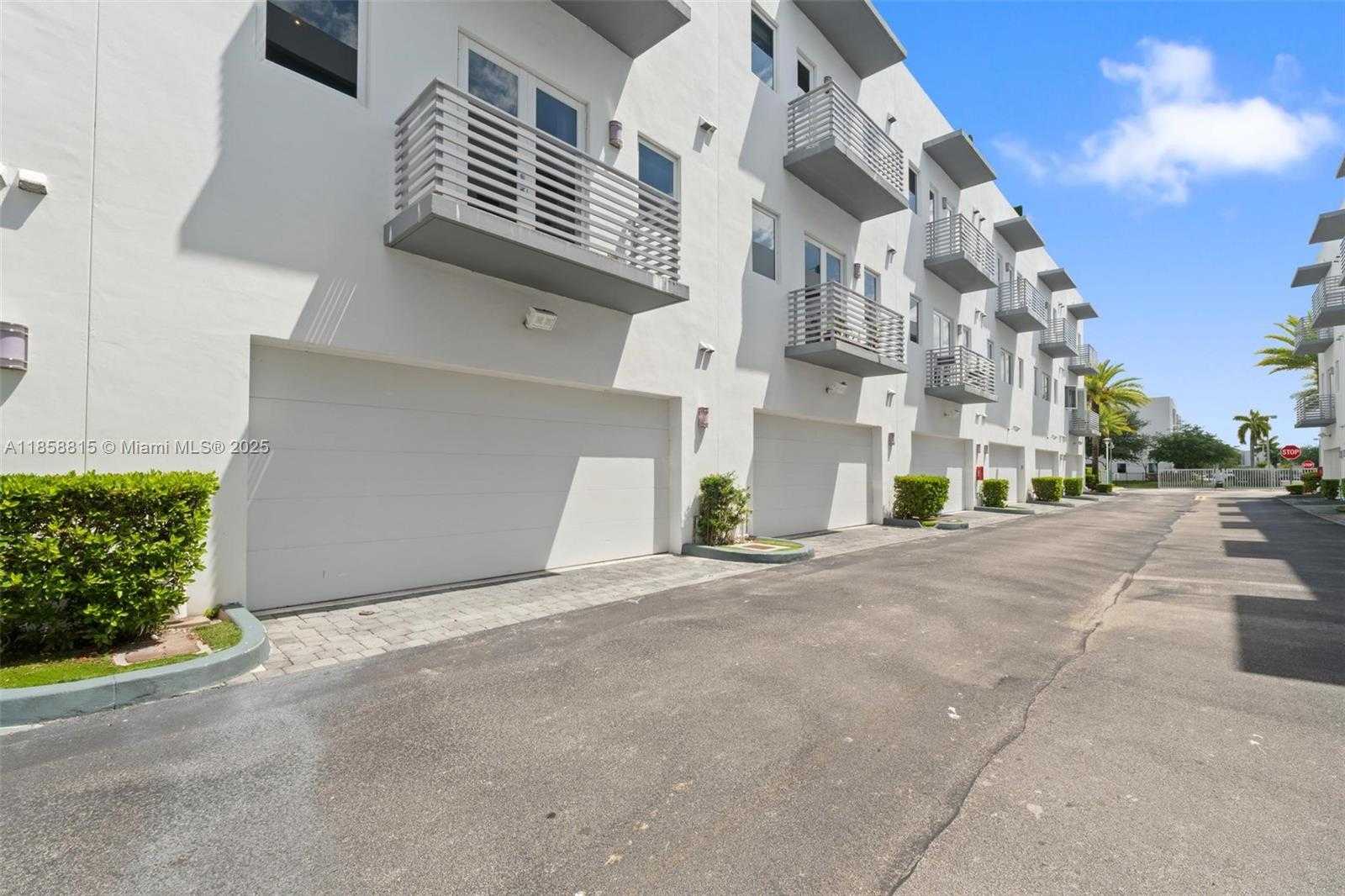 Small Image of 9161 NW 33rd St, Doral, FL 33172, USA Number 15