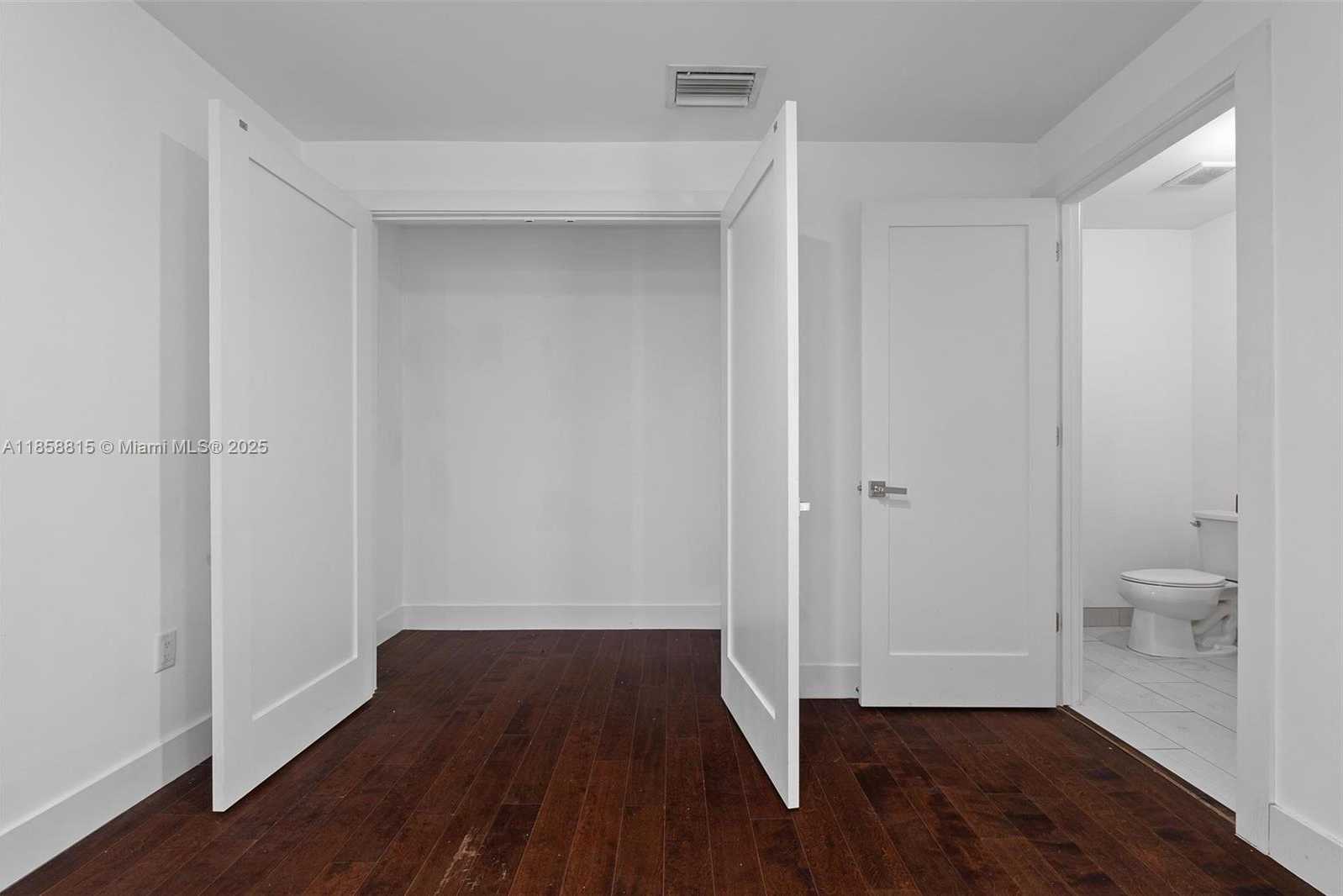 Small Image of 9161 NW 33rd St, Doral, FL 33172, USA Number 18
